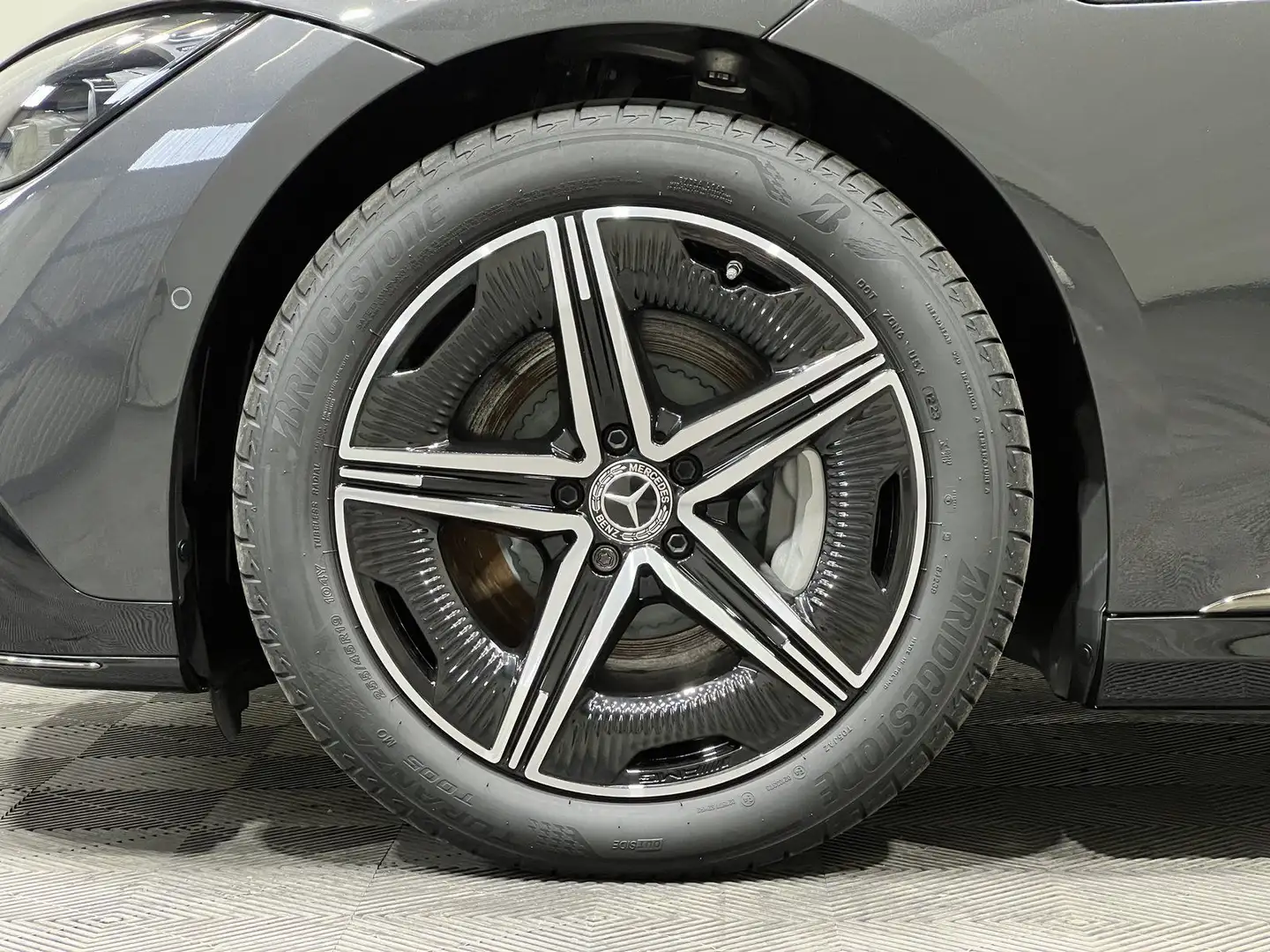 Mercedes-Benz EQE 350 AMG Premium Night Panorama+HuD+22KW !!! Grau - 2