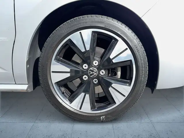 Volkswagen Multivan view 7