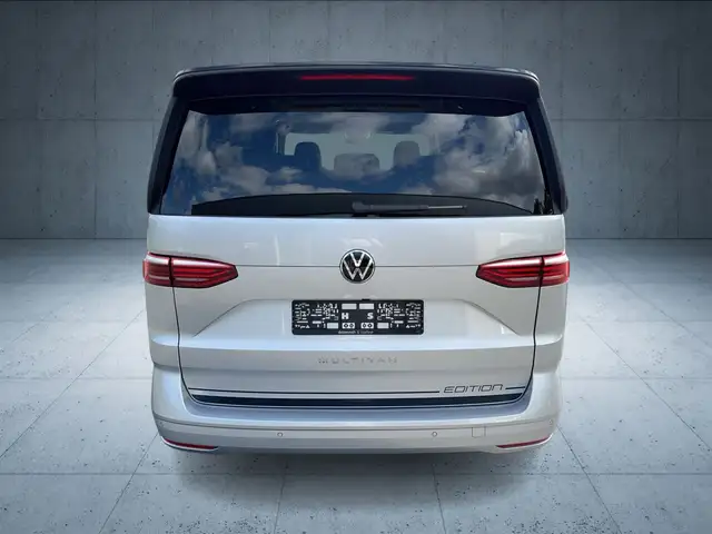 Volkswagen Multivan view 4