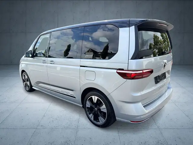 Volkswagen Multivan view 3