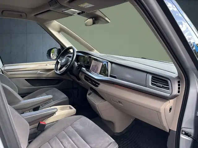 Volkswagen Multivan view 16