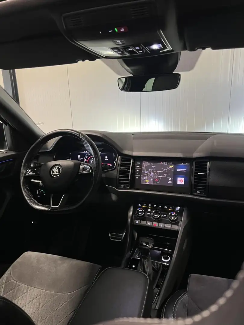 Skoda Kodiaq 1.5 TSI Sportline Pano Virtual 7 Pers Trekhaak Grijs - 2