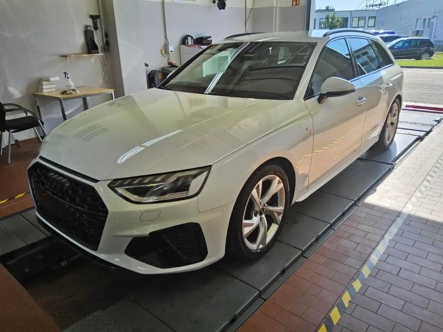 Audi A4 2.0 TDI S line *Businesspaket* Weiß - 2