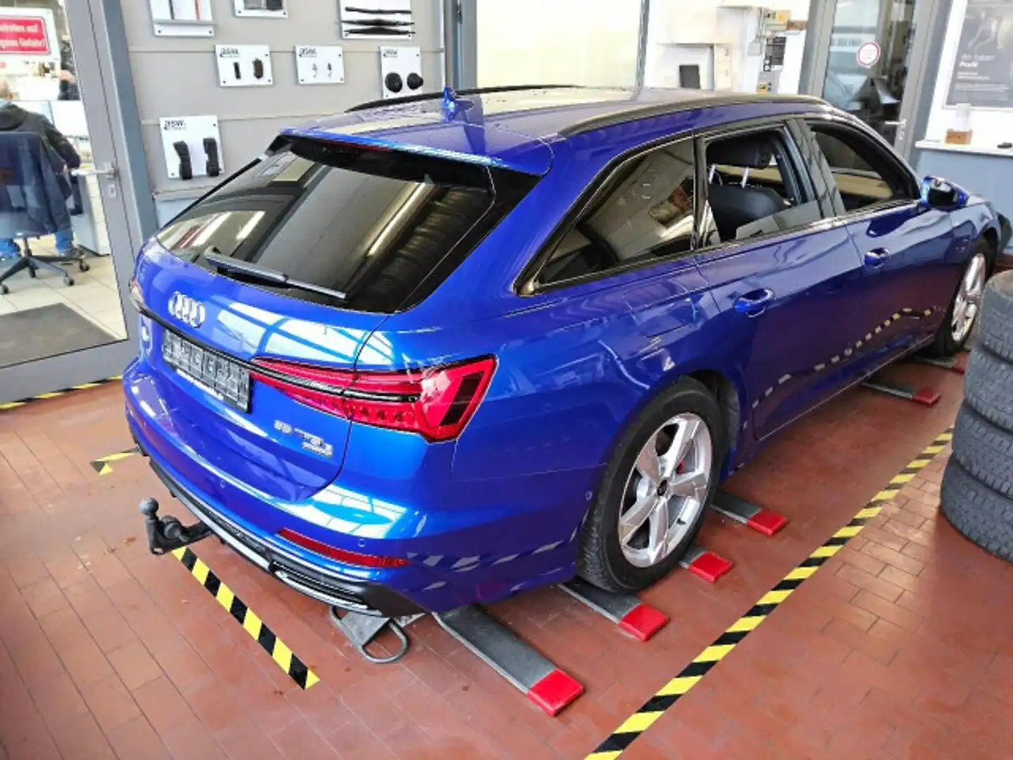 Audi A6 Avant S line 55TFSI e quat Stron LED Navi AHK Blau - 2