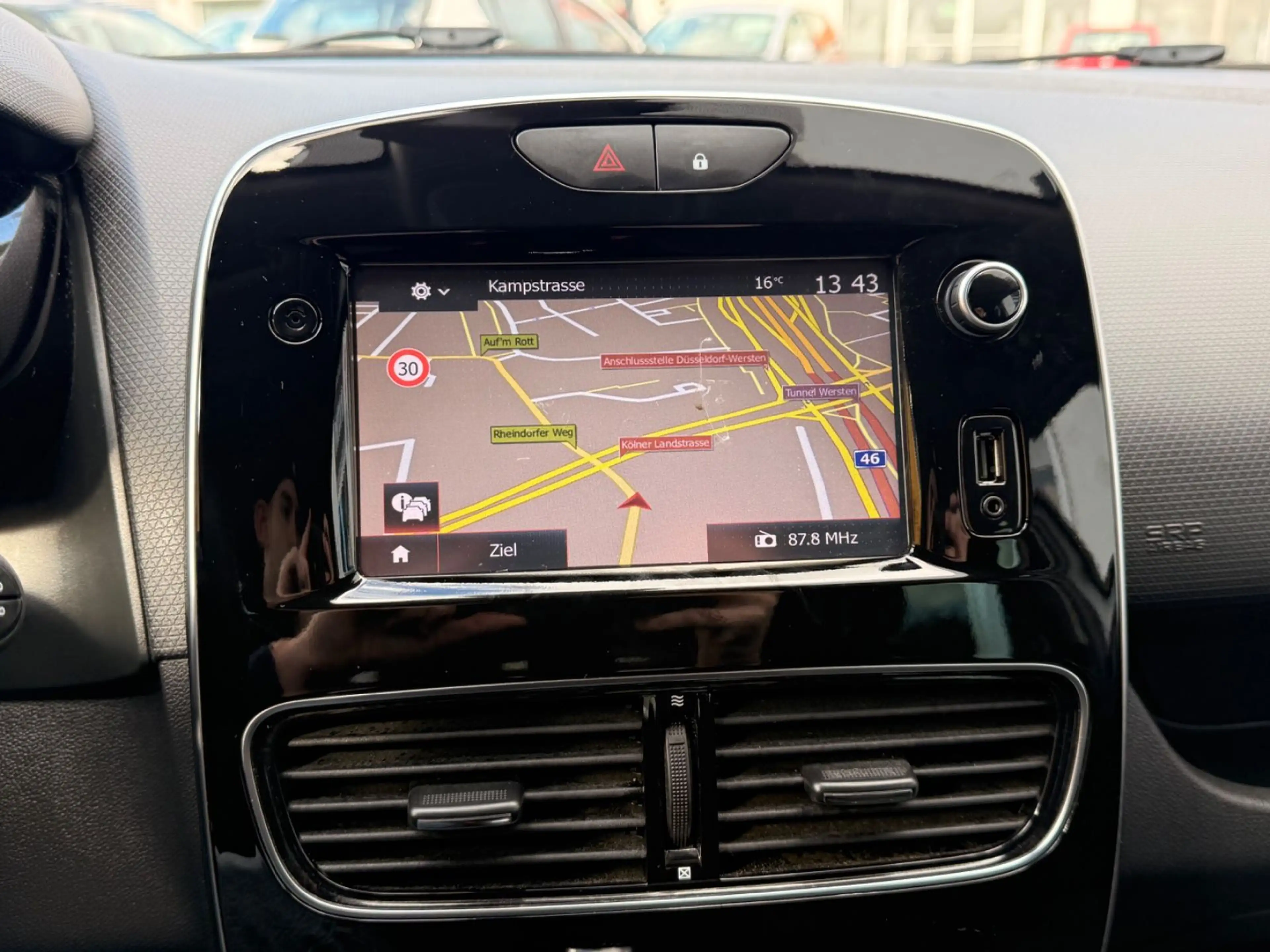 Renault Clio IV Limited* I-Hand*Klimaautomatik* — photo 13