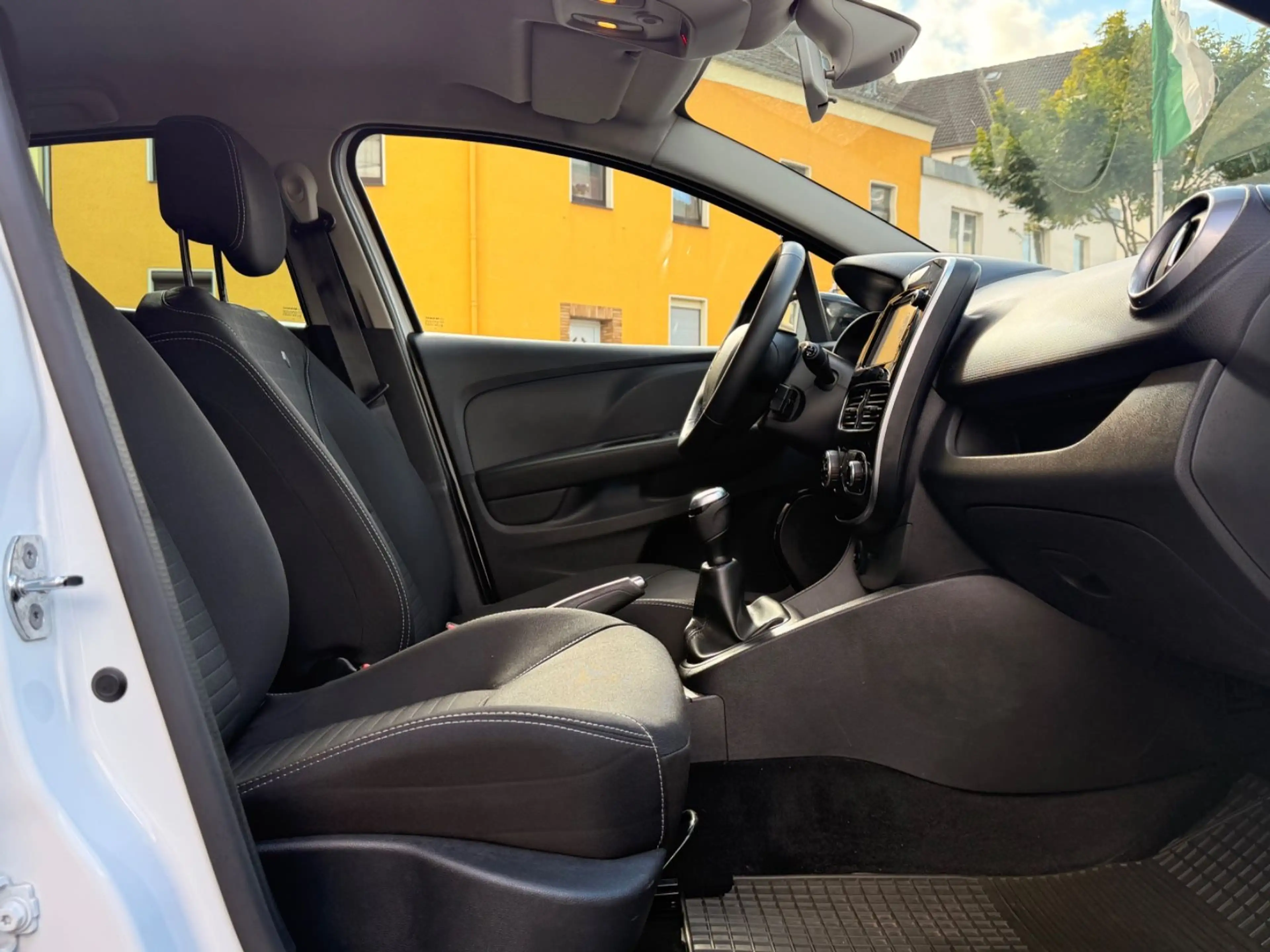 Renault Clio IV Limited* I-Hand*Klimaautomatik* — photo 9