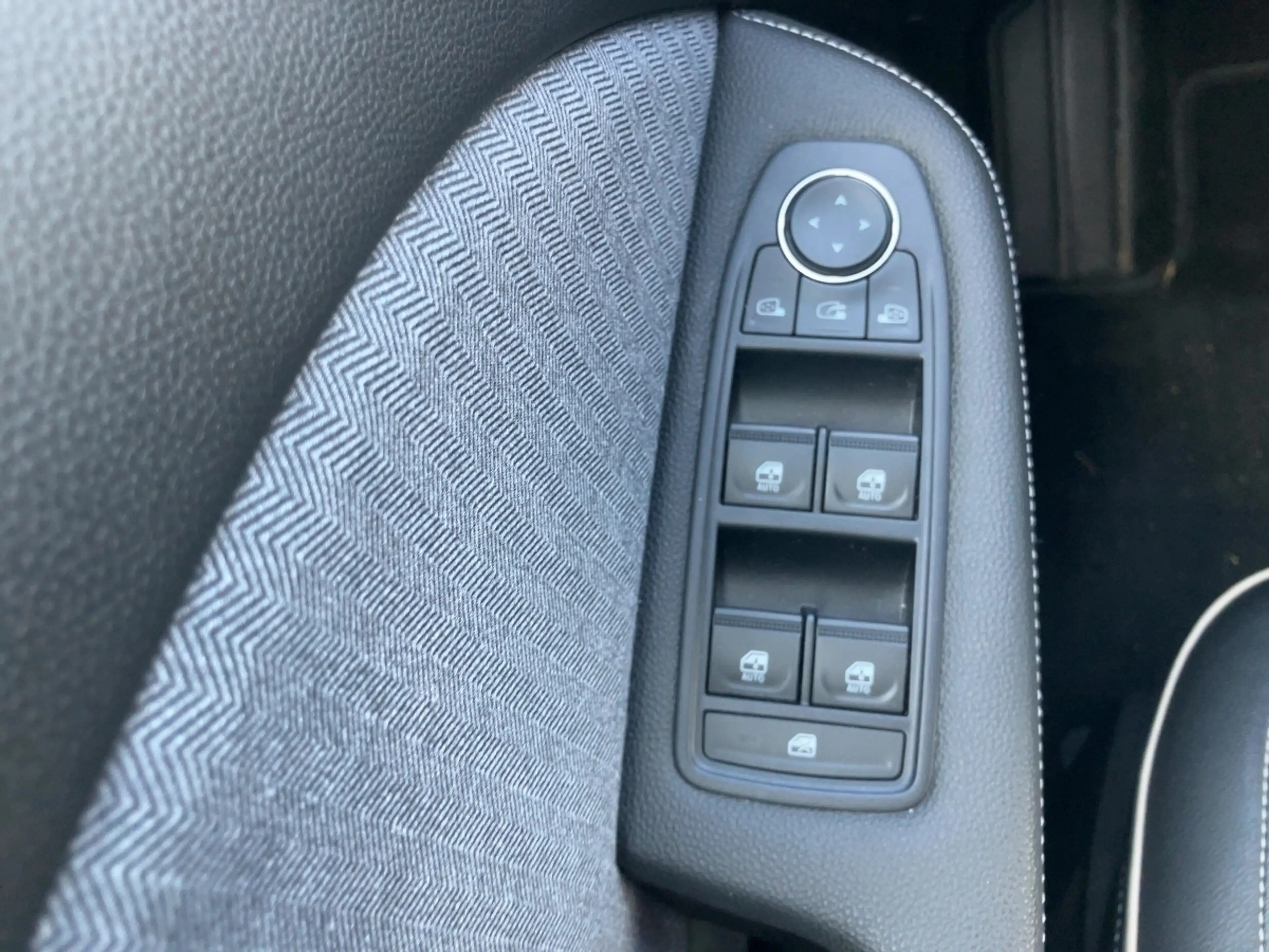 Renault Clio Lutecia 1.0 TCe 90 GPF — photo 13
