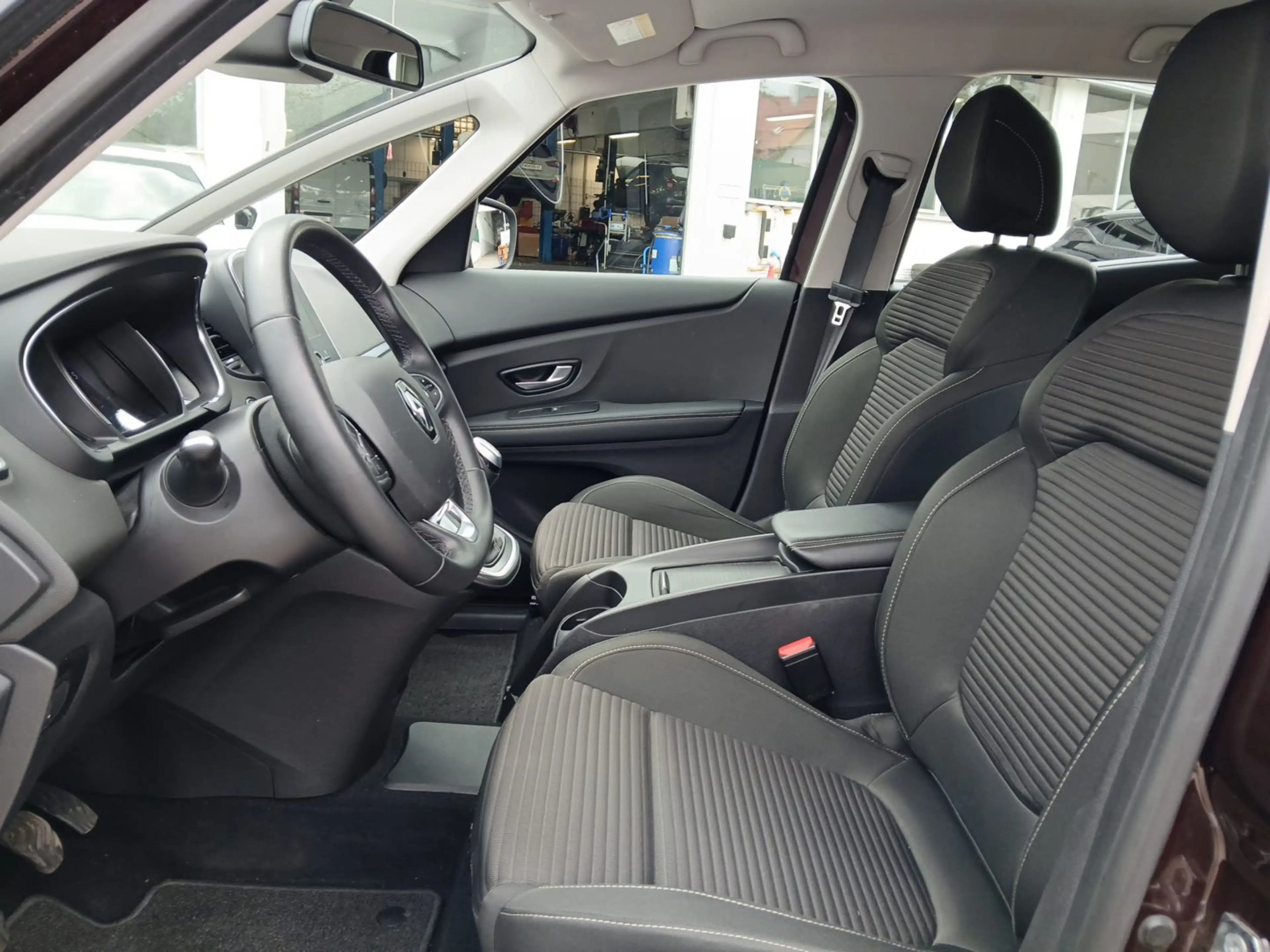 Renault Scenic SCENIC Zen 1,3 TCe 115 — photo 8