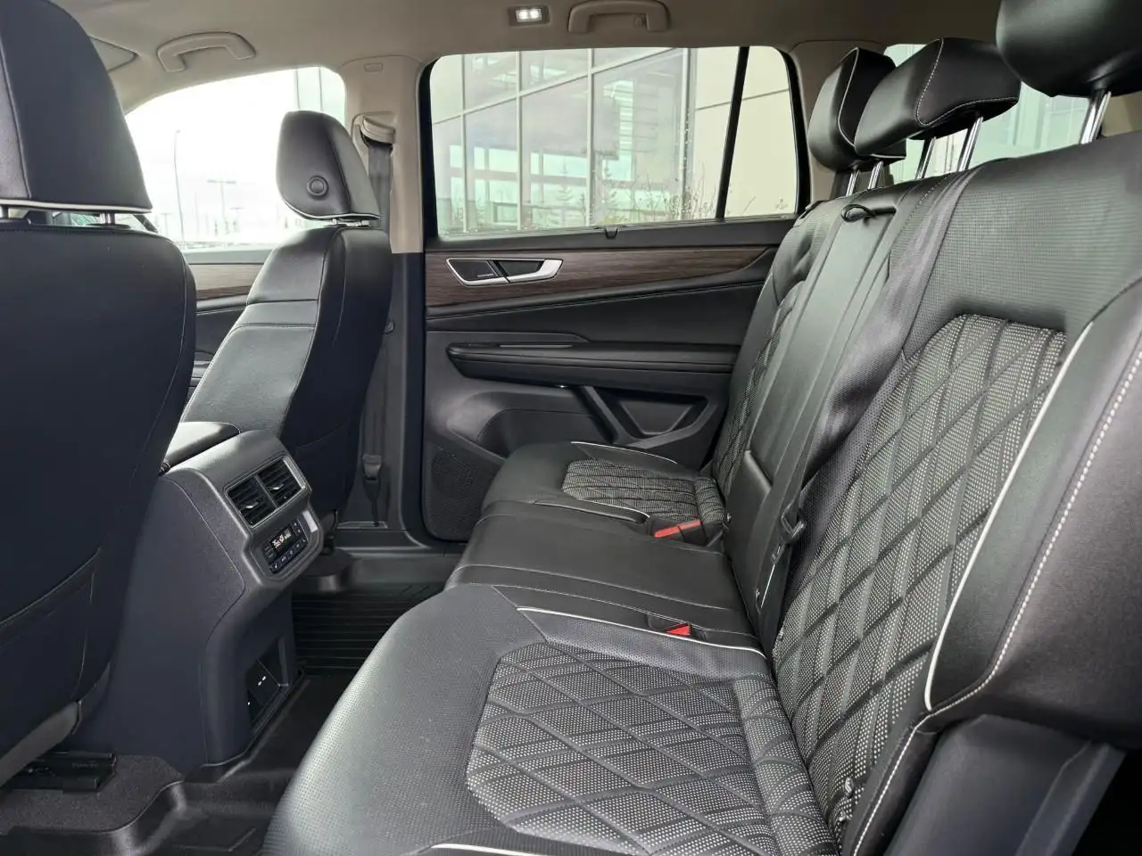 Volkswagen Atlas снимка Volkswagen Atlas
