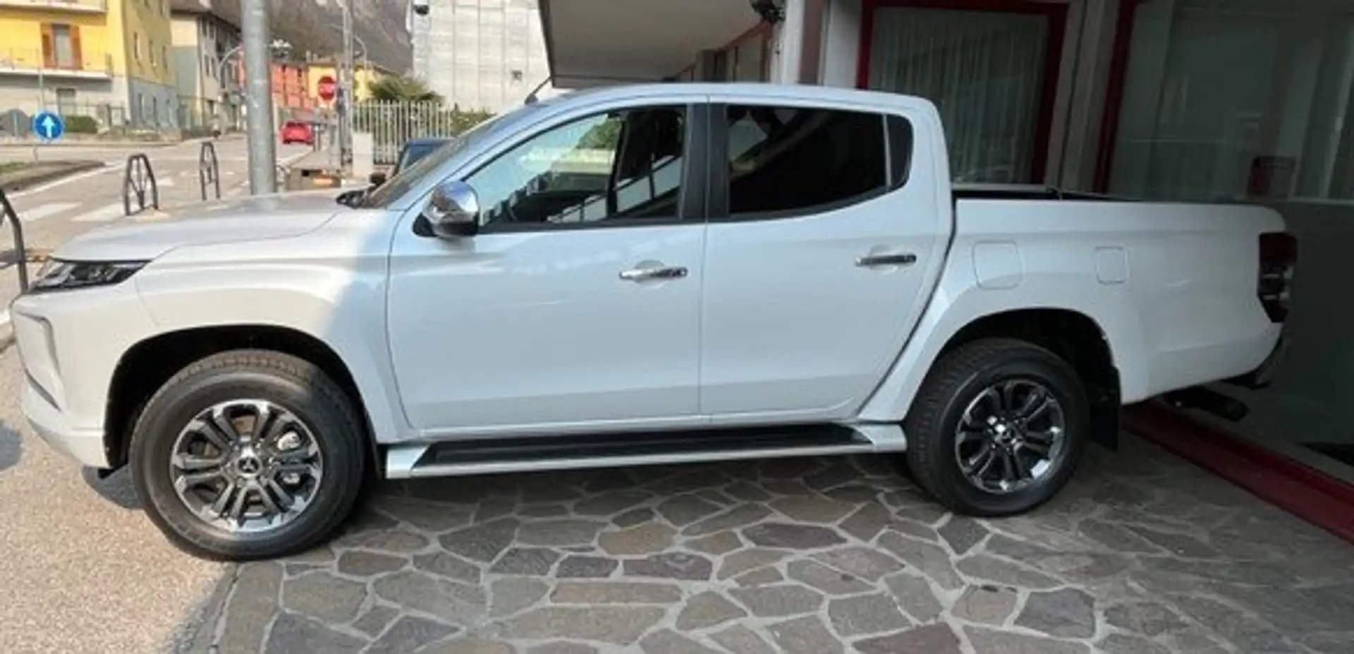 Mitsubishi L200 TDI 150 CV D.C. Select NAVI GANCIO TRAINO Bianco - 2