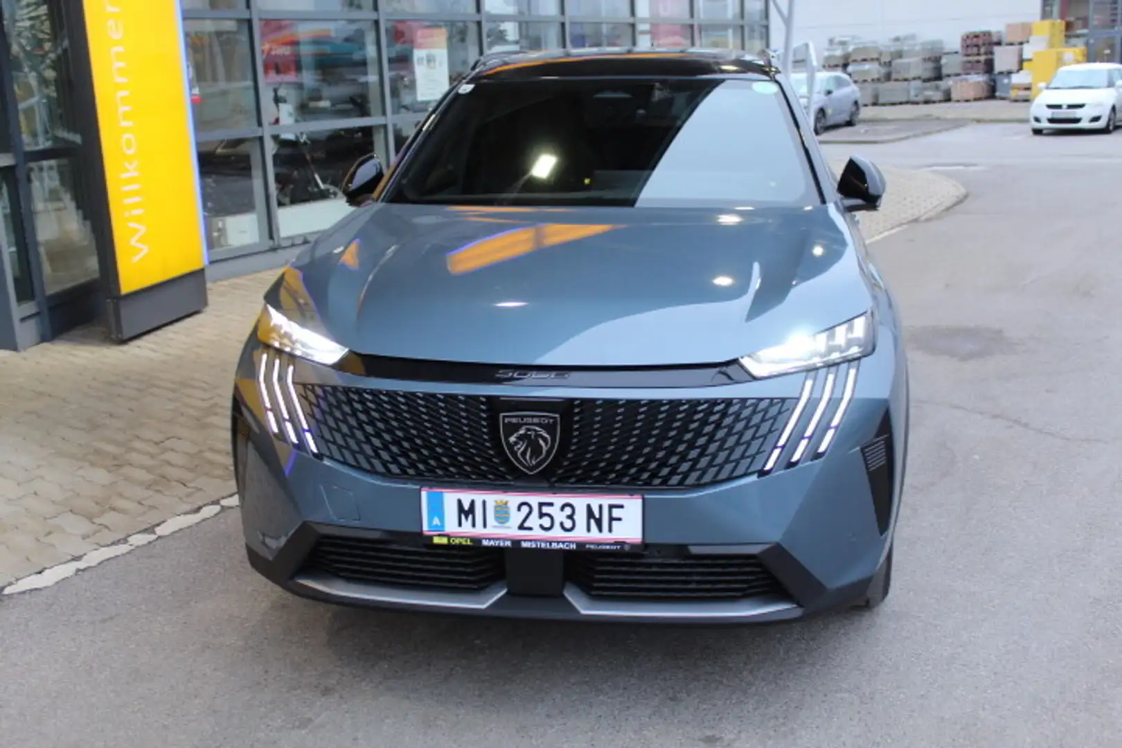 Peugeot 5008 GT PHEV 195 e-DCS7 Aut. Blau - 2