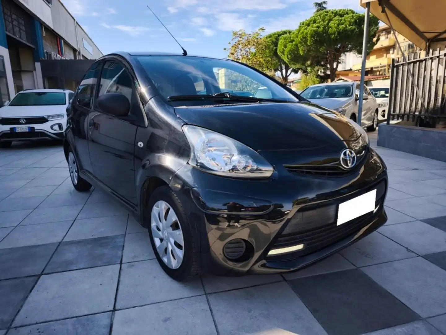 Toyota Aygo 1.0 12V VVT-i 5 Porte Lounge Navi Connect Nero - 2