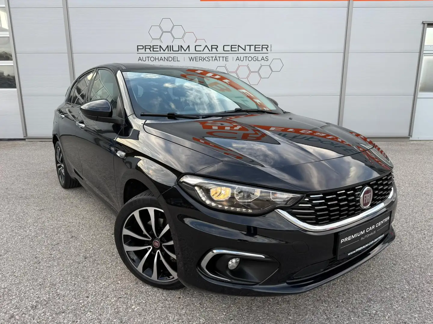 Fiat Tipo 1,6 Multijet Lounge NAVI / KAMERA / LED / USB-AUX Schwarz - 1