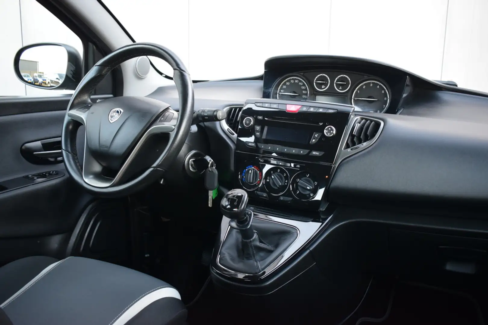 Lancia Ypsilon 0.9 TwinAir Elefantino Plus Airco | Originele Audi Grijs - 2