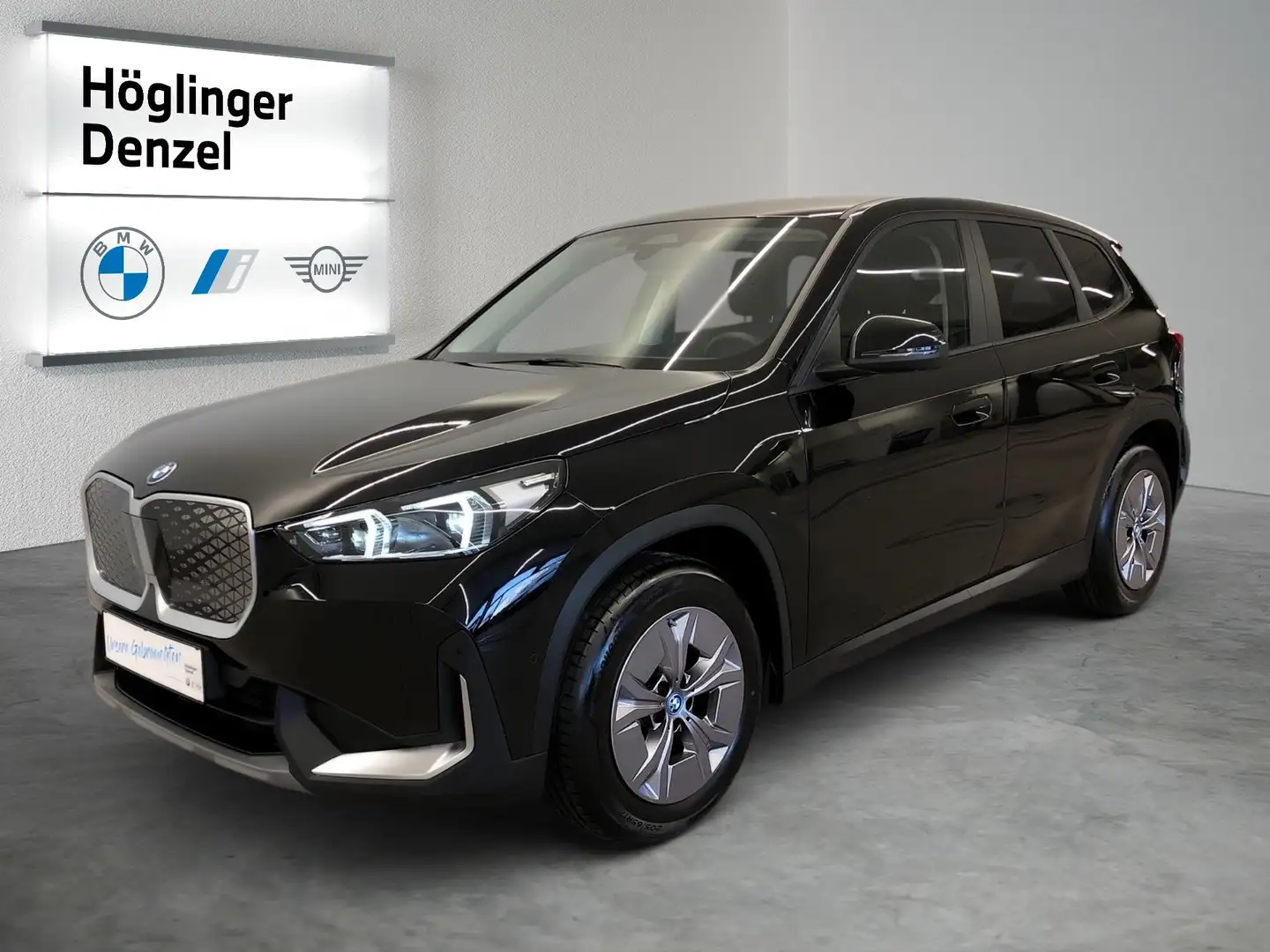 BMW iX1 eDrive20 Schwarz - 2