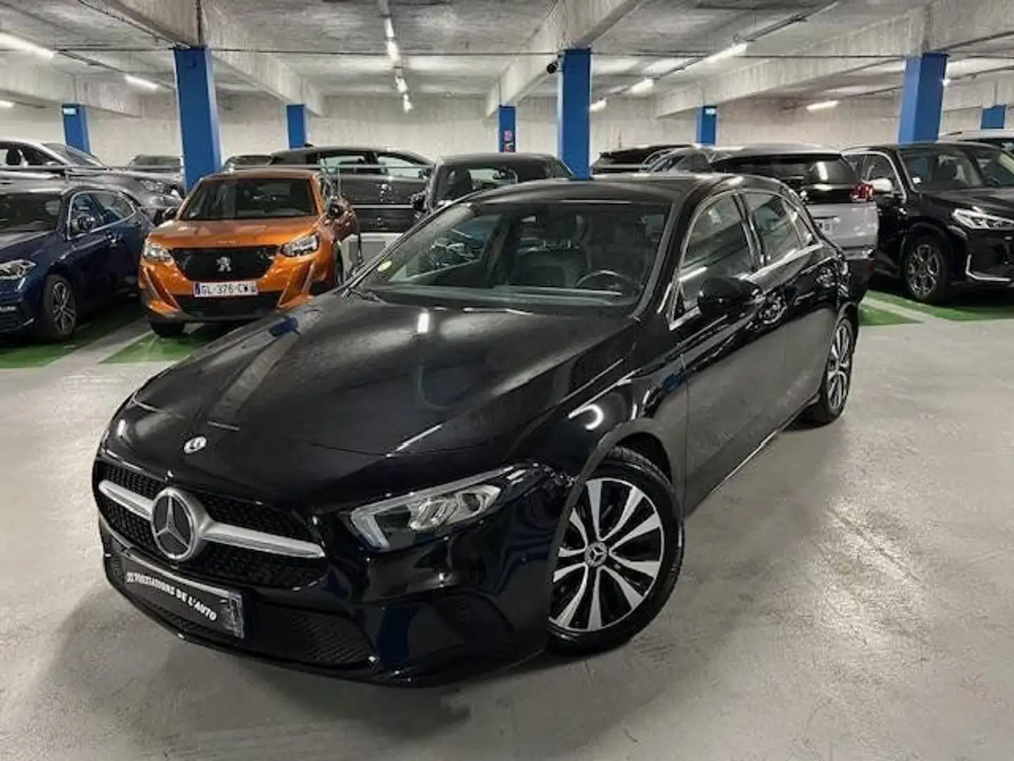 Mercedes-Benz IV180d 116 Business 8G-DCT Noir - 1