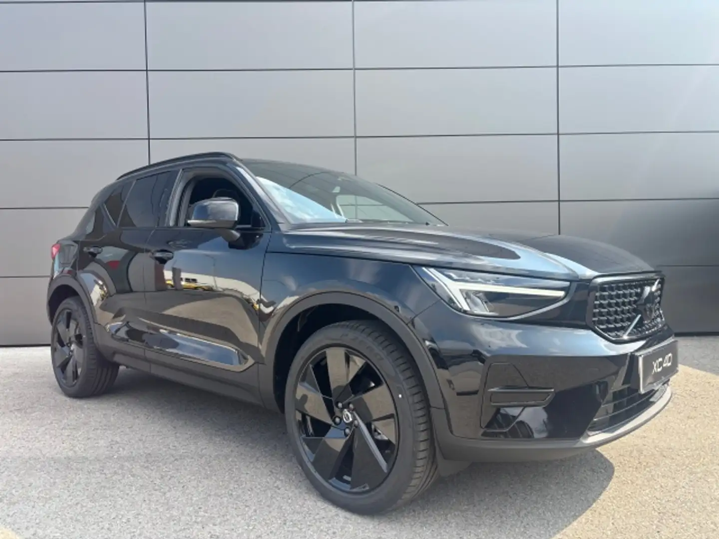 Volvo XC40 XC40 B3 BLACK EDITION Schwarz - 1