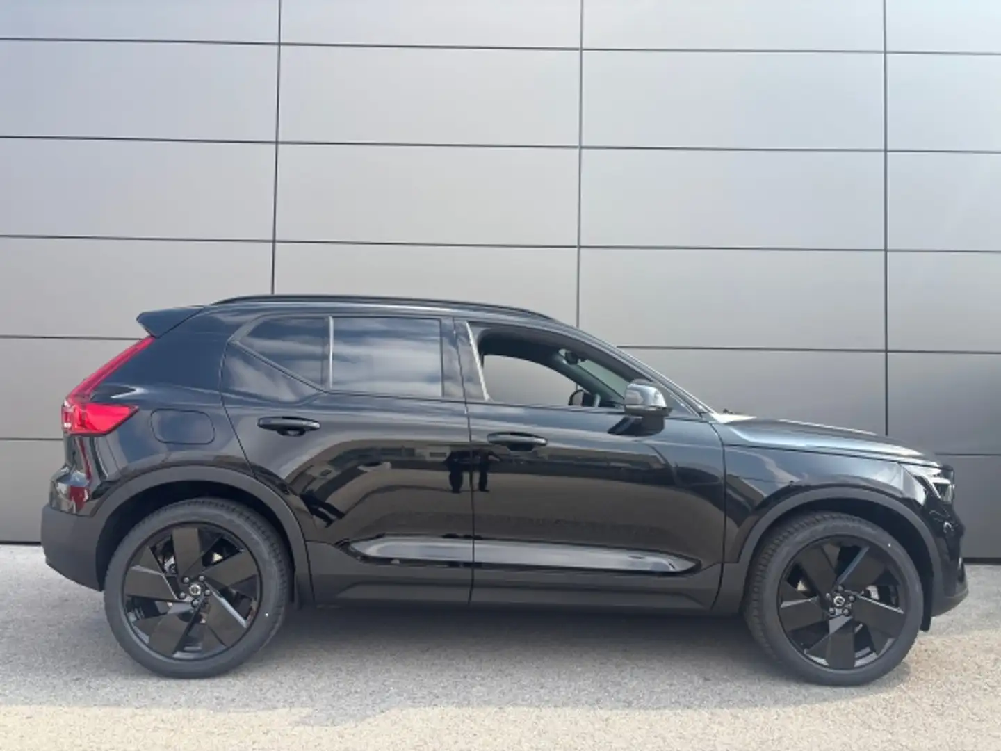 Volvo XC40 XC40 B3 BLACK EDITION Schwarz - 2