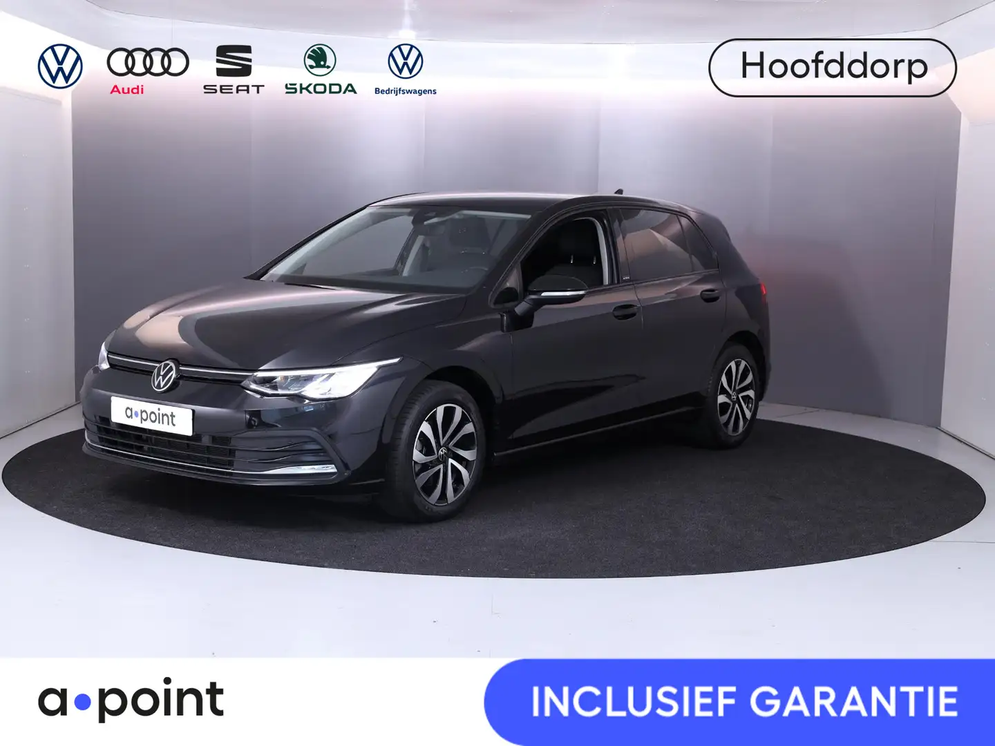 Volkswagen Golf 1.5 eTSI Life Active 130 pk Automaat (DSG) | Navig Zwart - 1