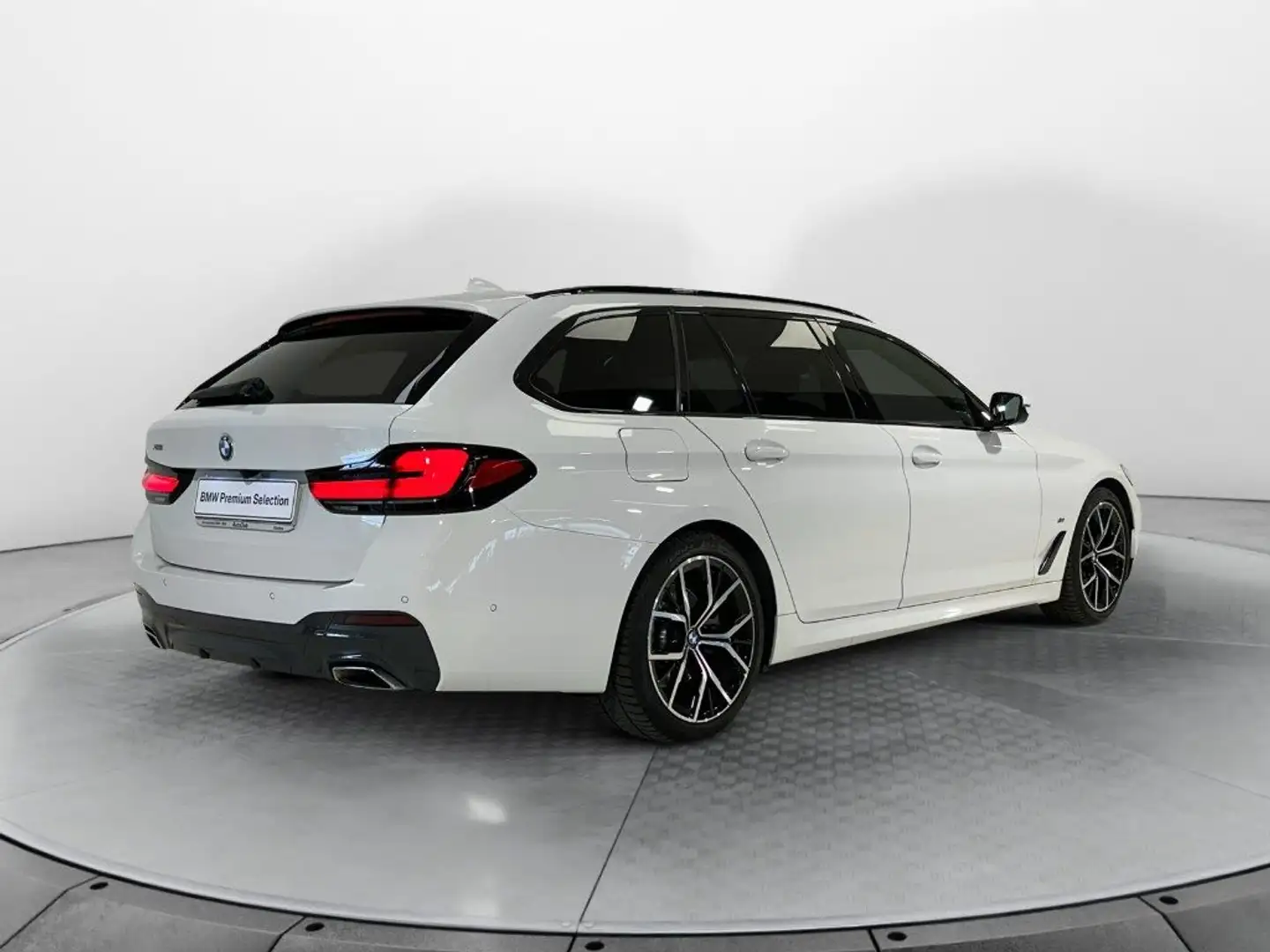 BMW 520 d 48V xDrive Touring Msport Bianco - 2
