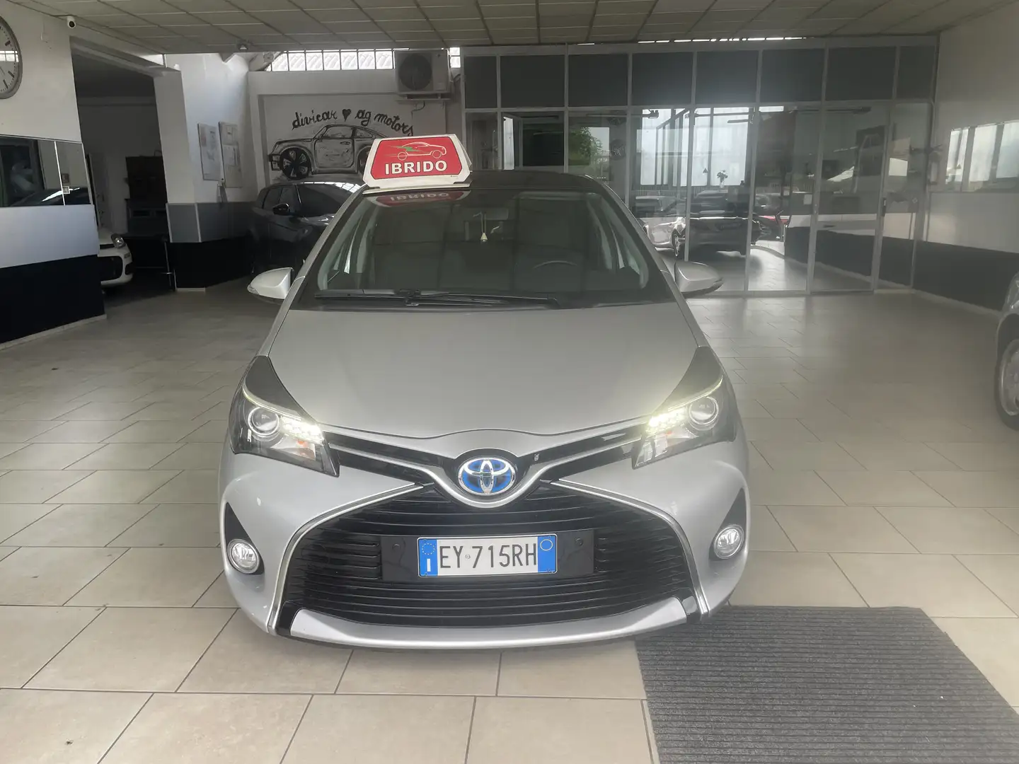 Toyota Yaris 5p 1.5h Style - Nessun vincolo - Grijs - 1
