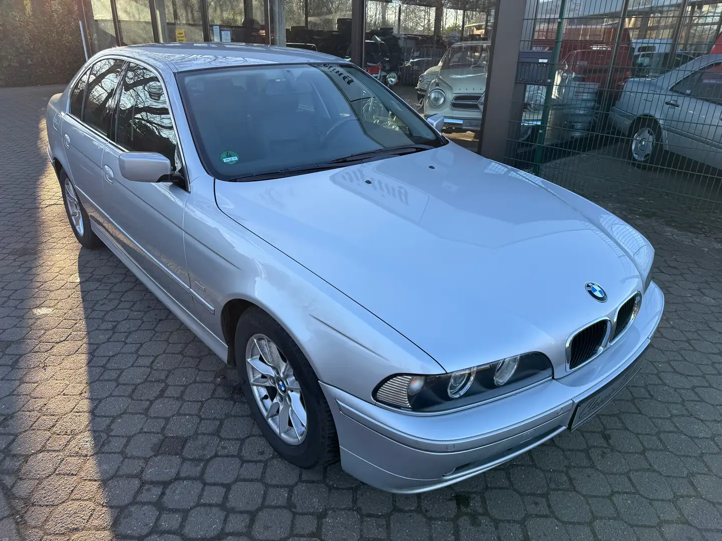 BMW 520 iA Edition Exclusive *nur 72 TKM*Leder*2.Hand*MFL* Silber - 1