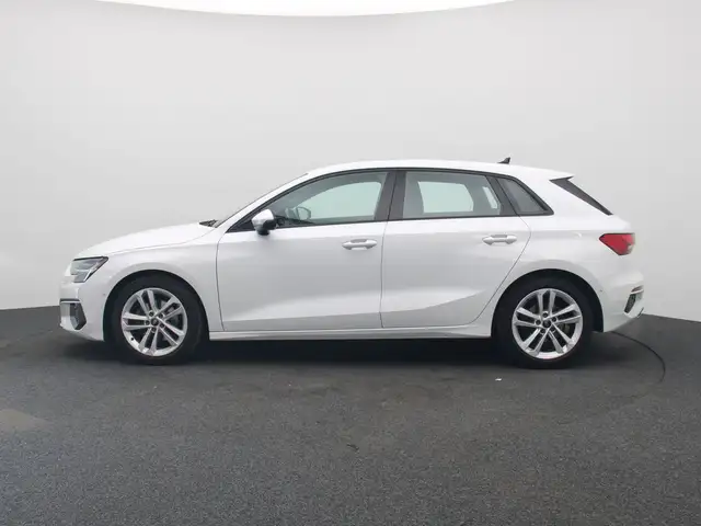 Audi A3 view 4