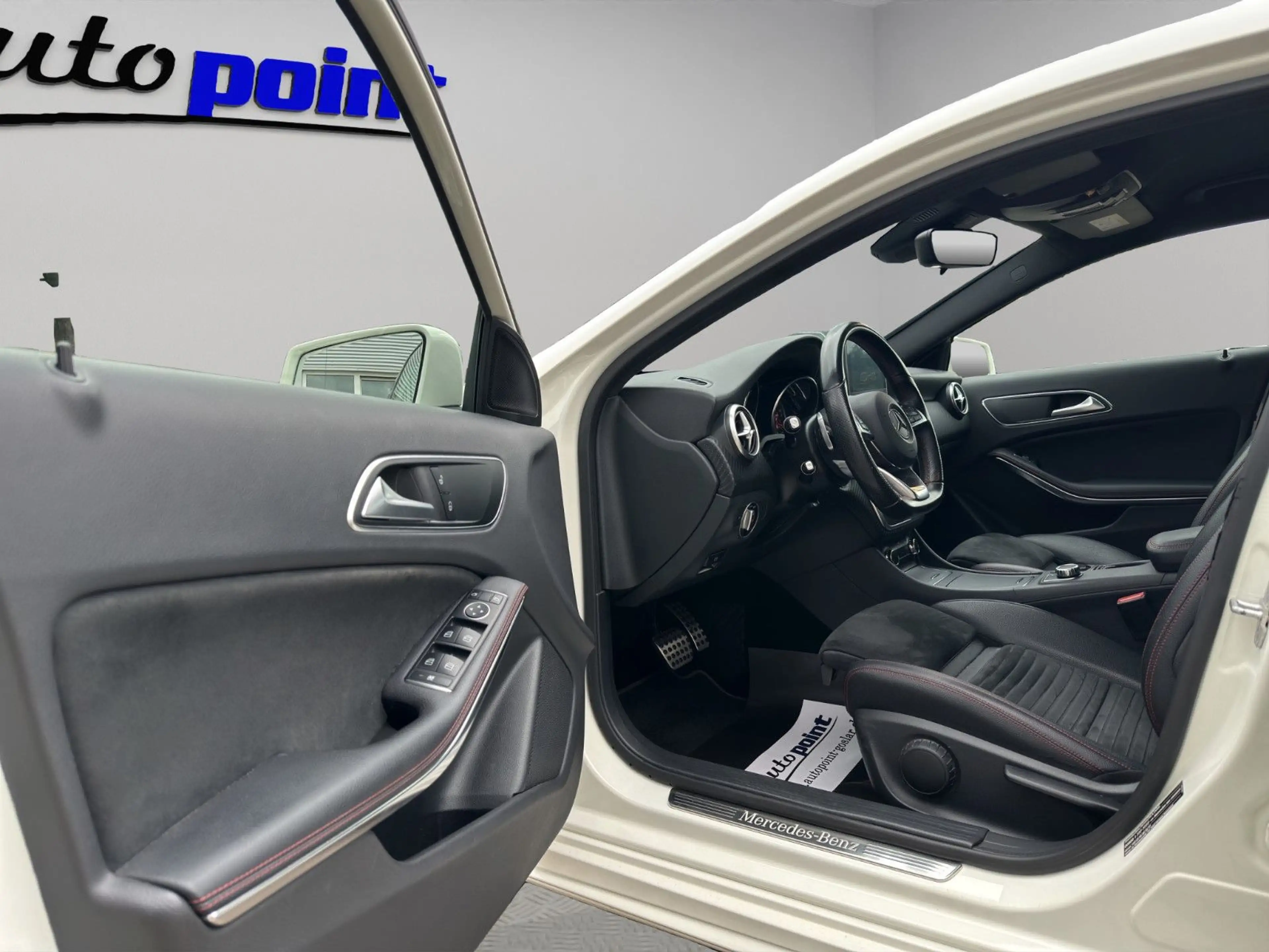 Mercedes-Benz A 180 A180 AMG NAVI LED — photo 13