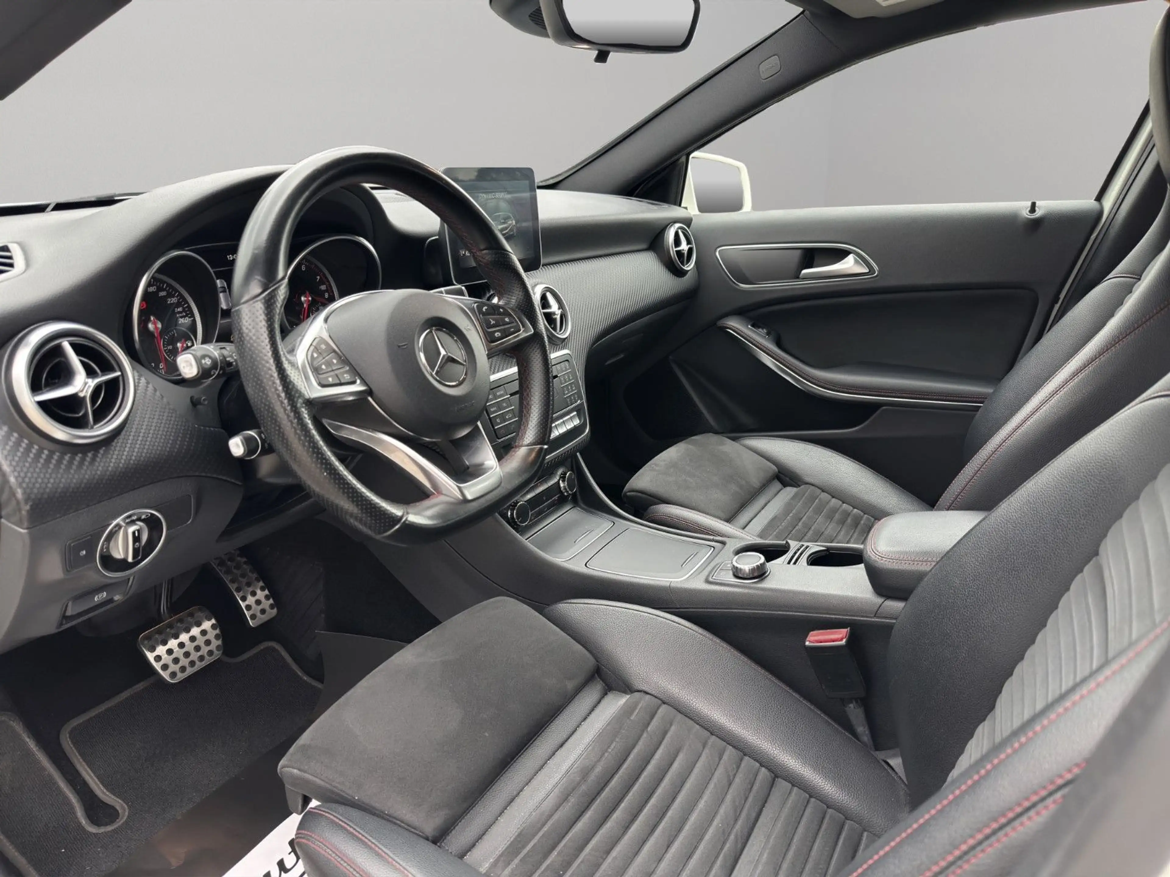 Mercedes-Benz A 180 A180 AMG NAVI LED — photo 15