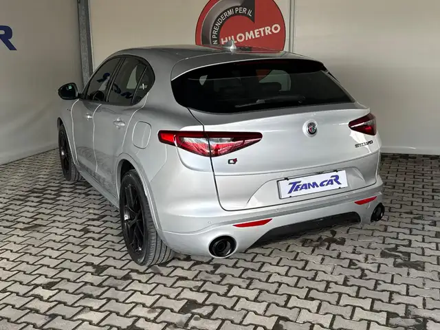 Alfa Romeo Stelvio view 14