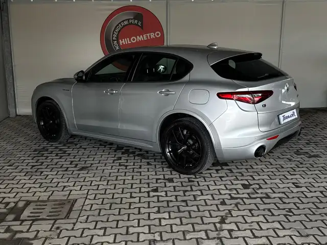 Alfa Romeo Stelvio view 3