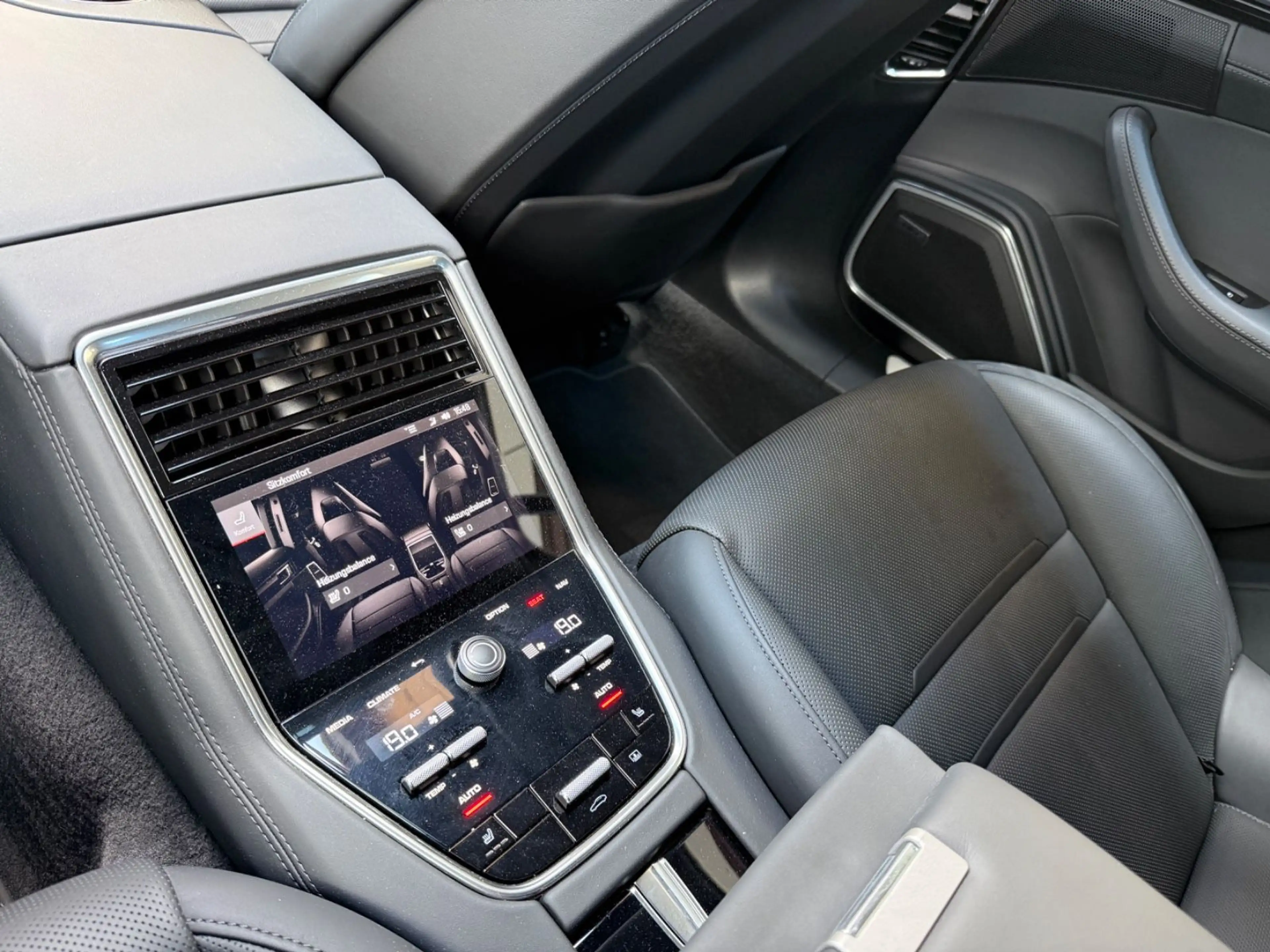 Porsche Panamera 4 S E-Hybrid*SPORTABGAS*360°Kam. — photo 8