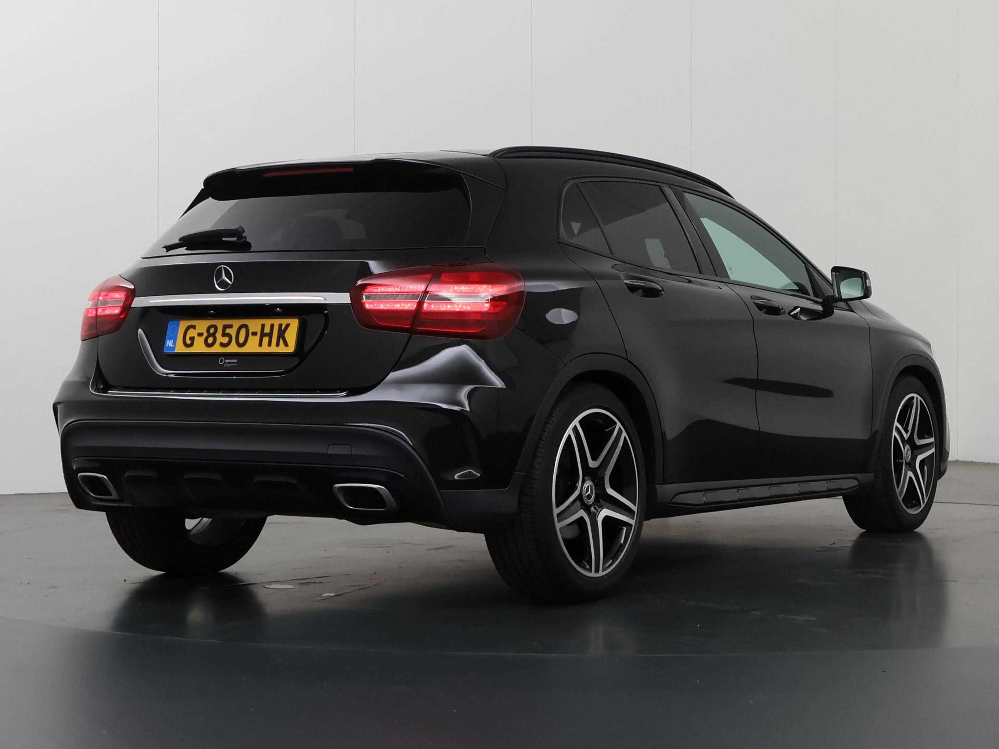 Mercedes-Benz GLA 180 Business Solution AMG Limited | Night | Multibeam — photo 2