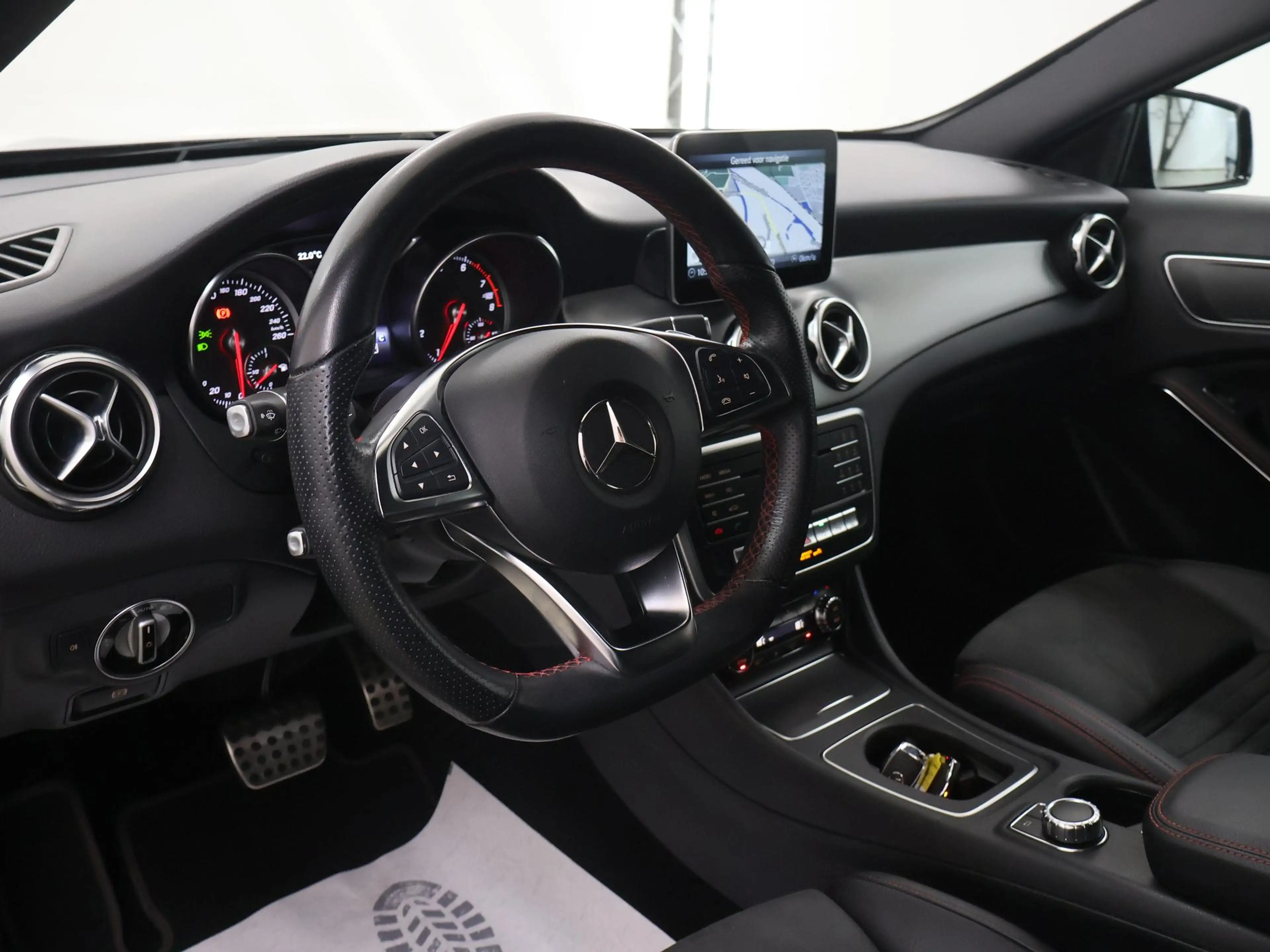Mercedes-Benz GLA 180 Business Solution AMG Limited | Night | Multibeam — photo 7