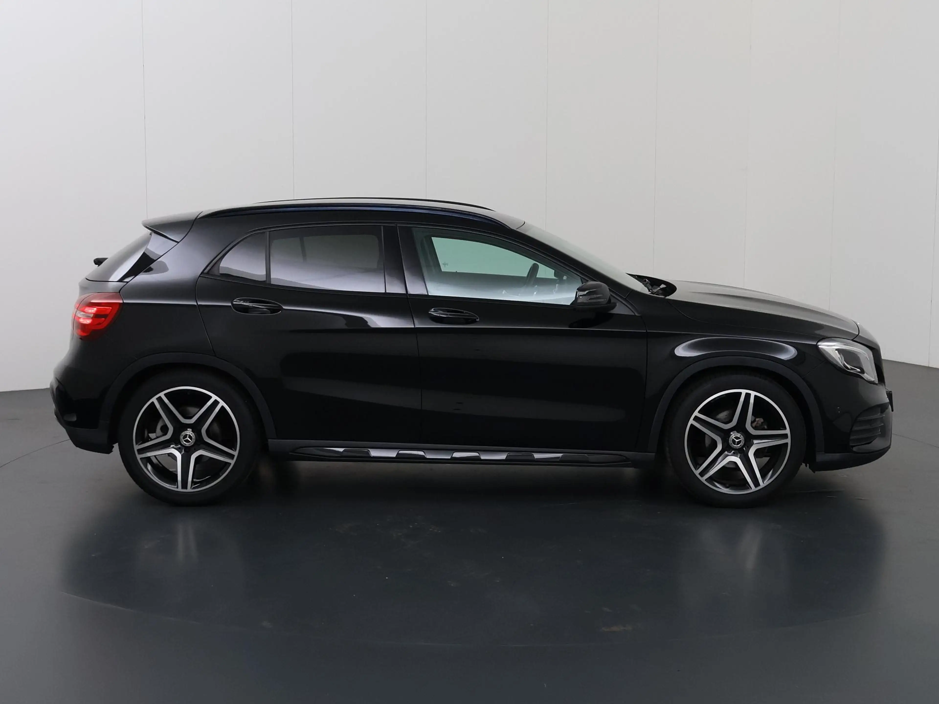 Mercedes-Benz GLA 180 Business Solution AMG Limited | Night | Multibeam — photo 6