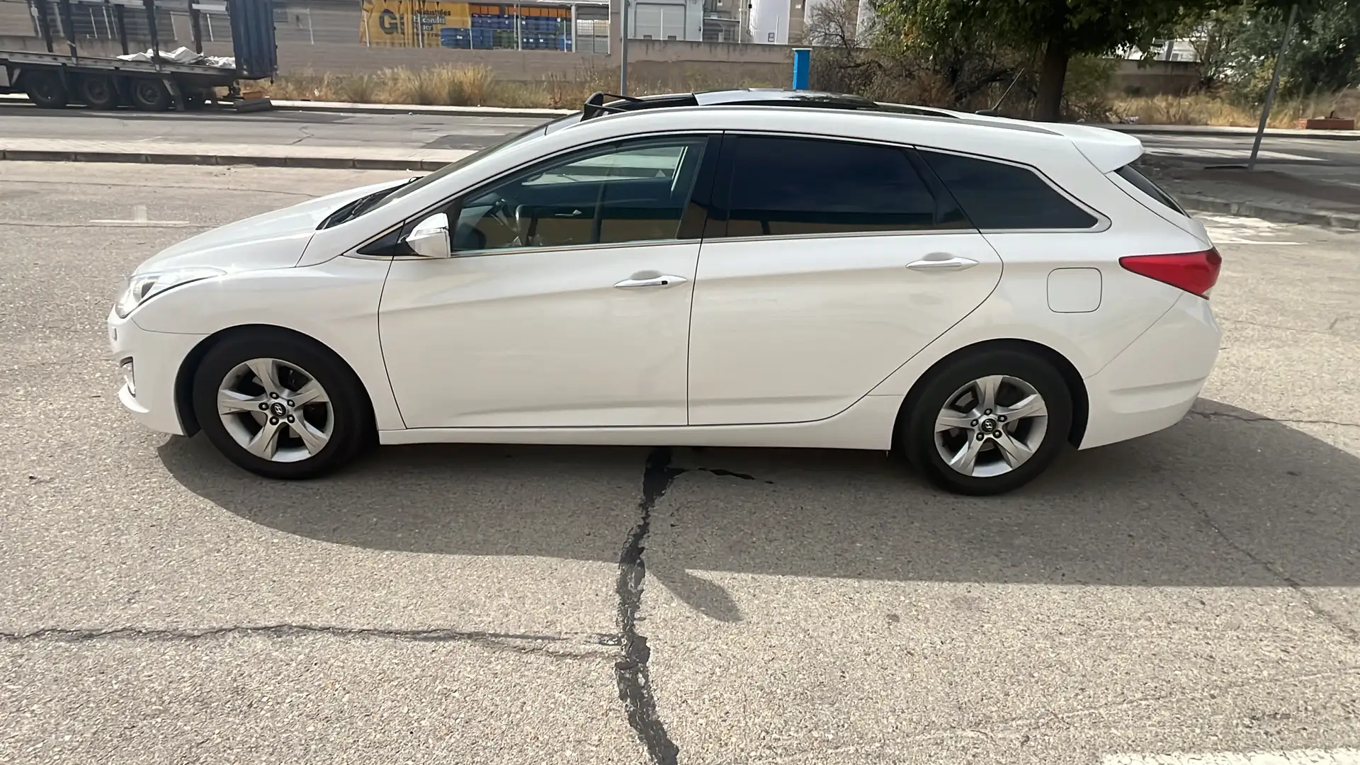 Hyundai i40 CW 1.7CRDI Tecno Xenon Sky Aut. - 2