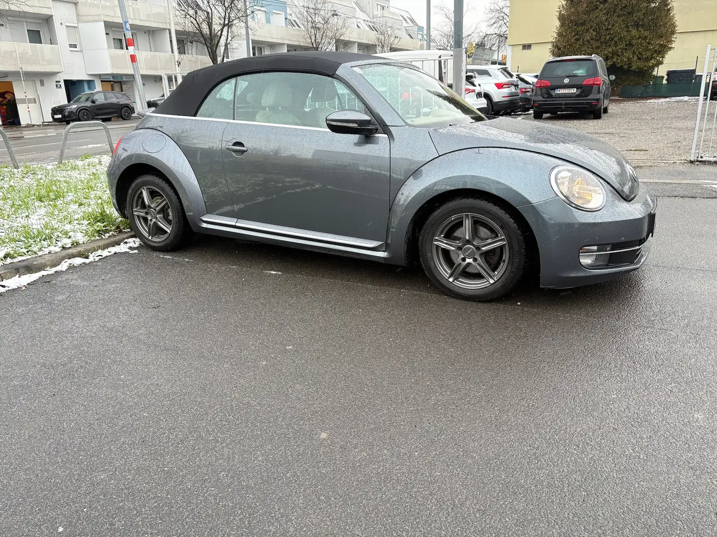 Volkswagen Beetle Cabrio 1.6 TDI DSG BlueMotion Design Grau - 1