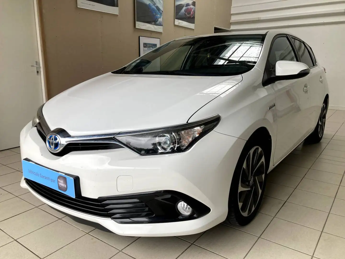 Toyota Auris II HSD 136h Dynamic Blanc - 1