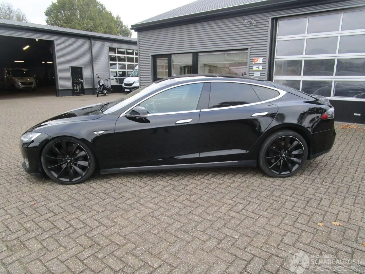 Tesla Model S 85 Base Zwart - 2