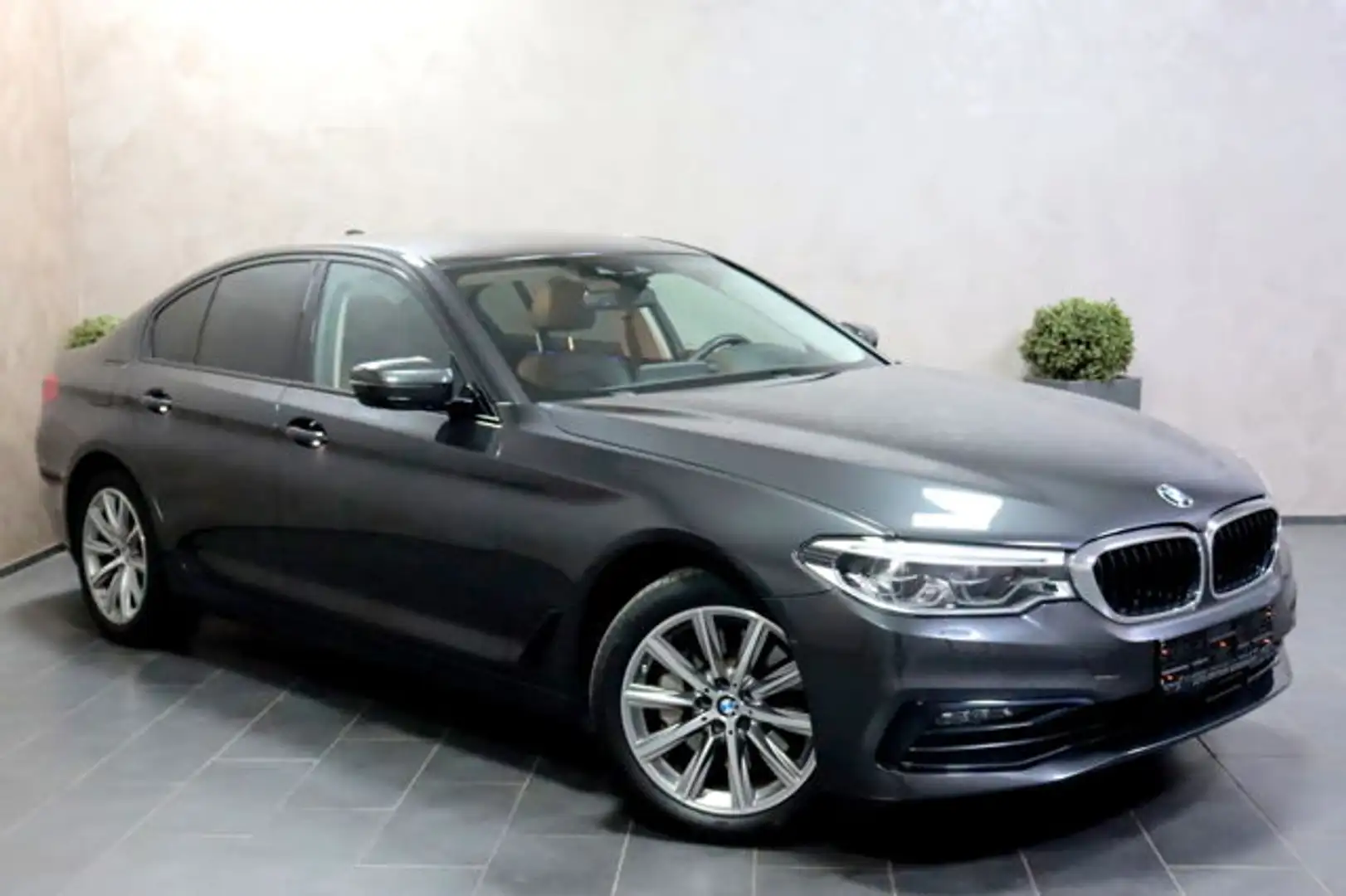 BMW 530 e Lim. Aut. Sport Line AHK KAMERA HEADUP NAV Grau - 2