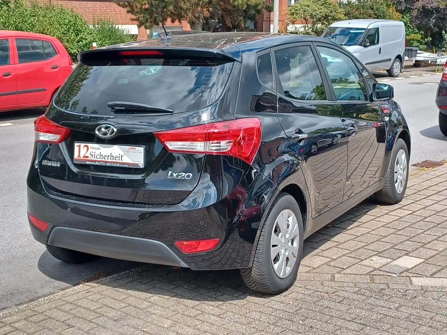 Hyundai iX20 Trend Automatik, Klima, Sitzhzg, Bluetooth Schwarz - 2