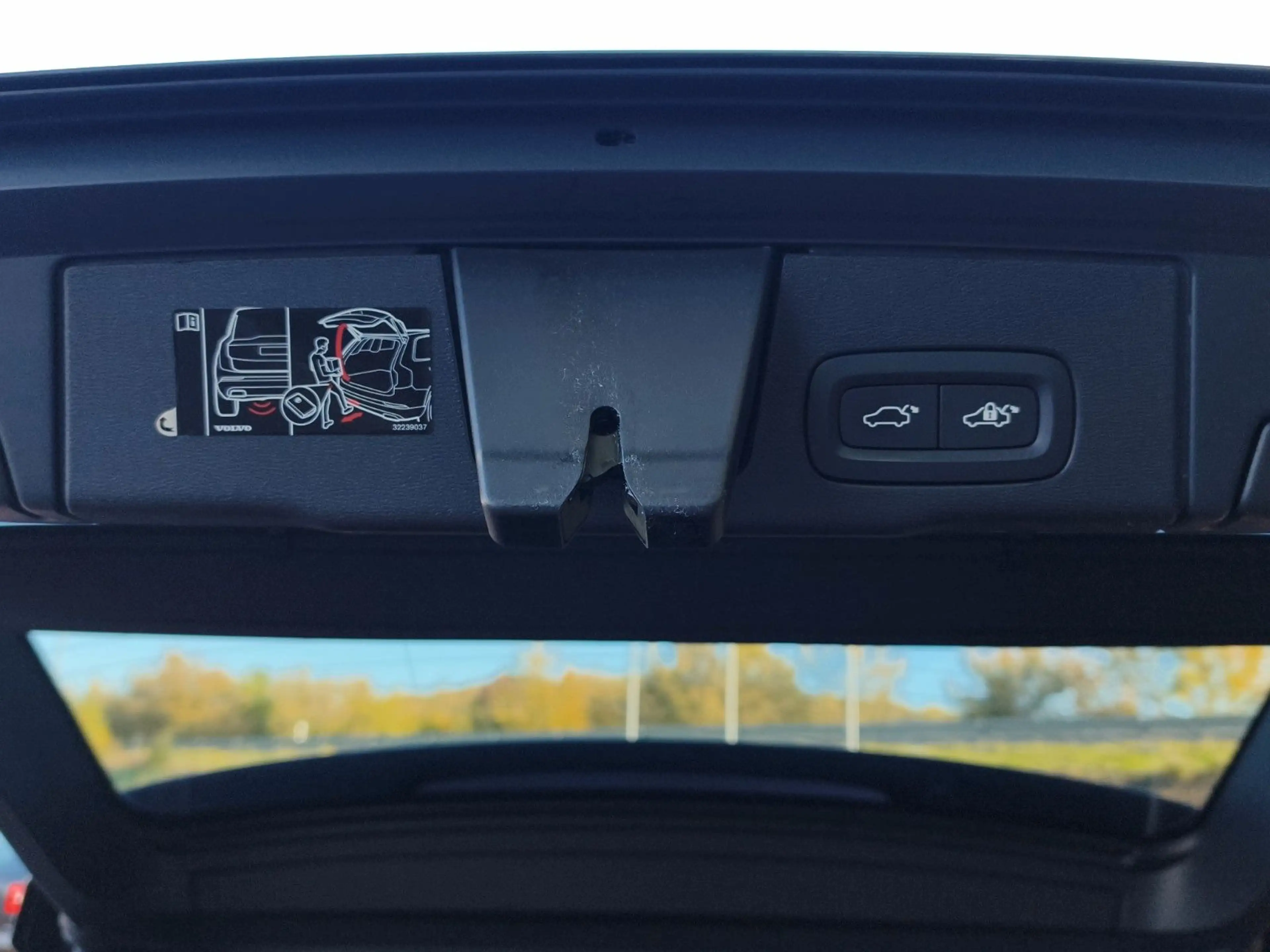 Volvo XC60 B4 Inscription AWD — photo 19