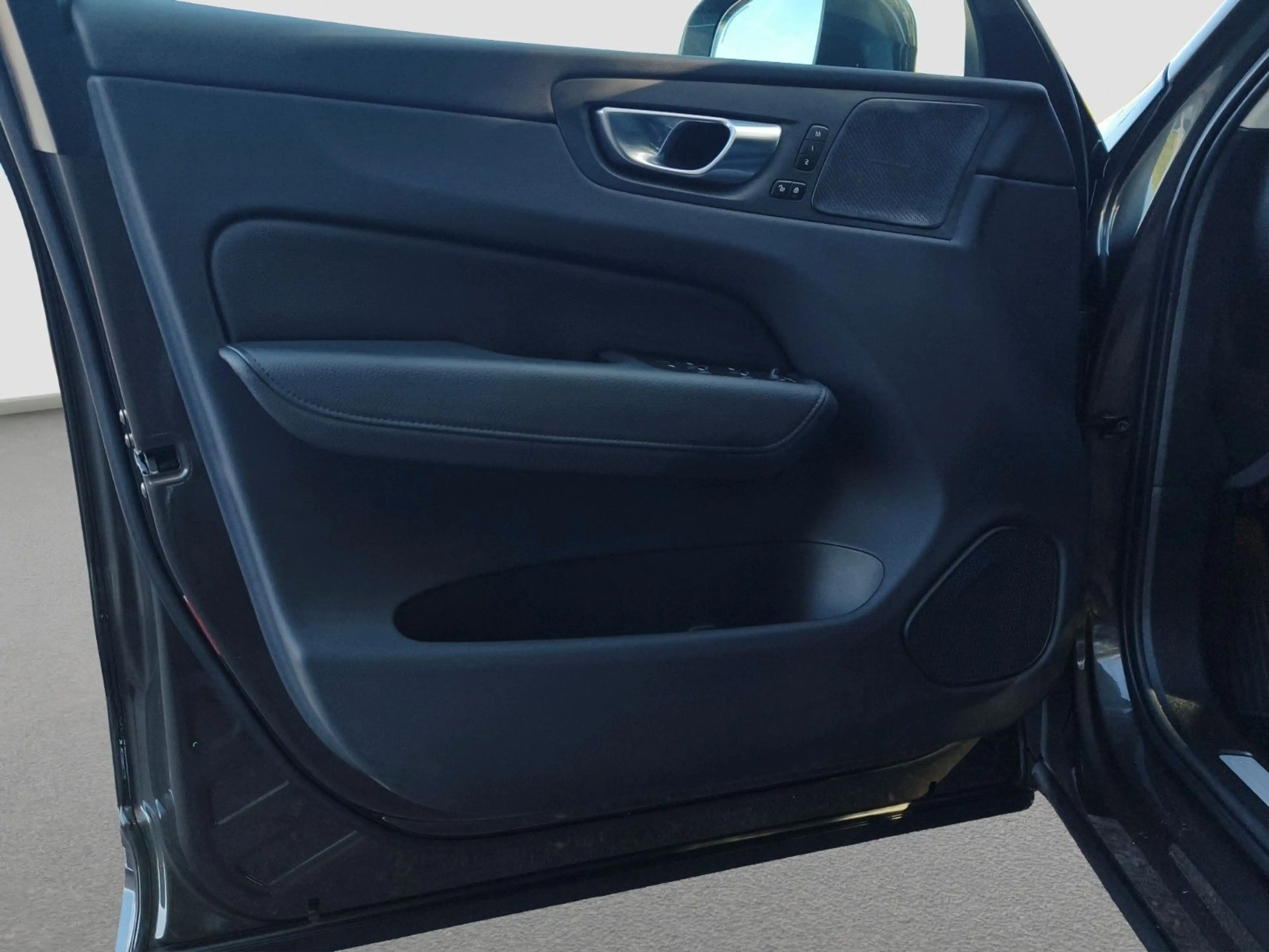 Volvo XC60 B4 Inscription AWD — photo 13