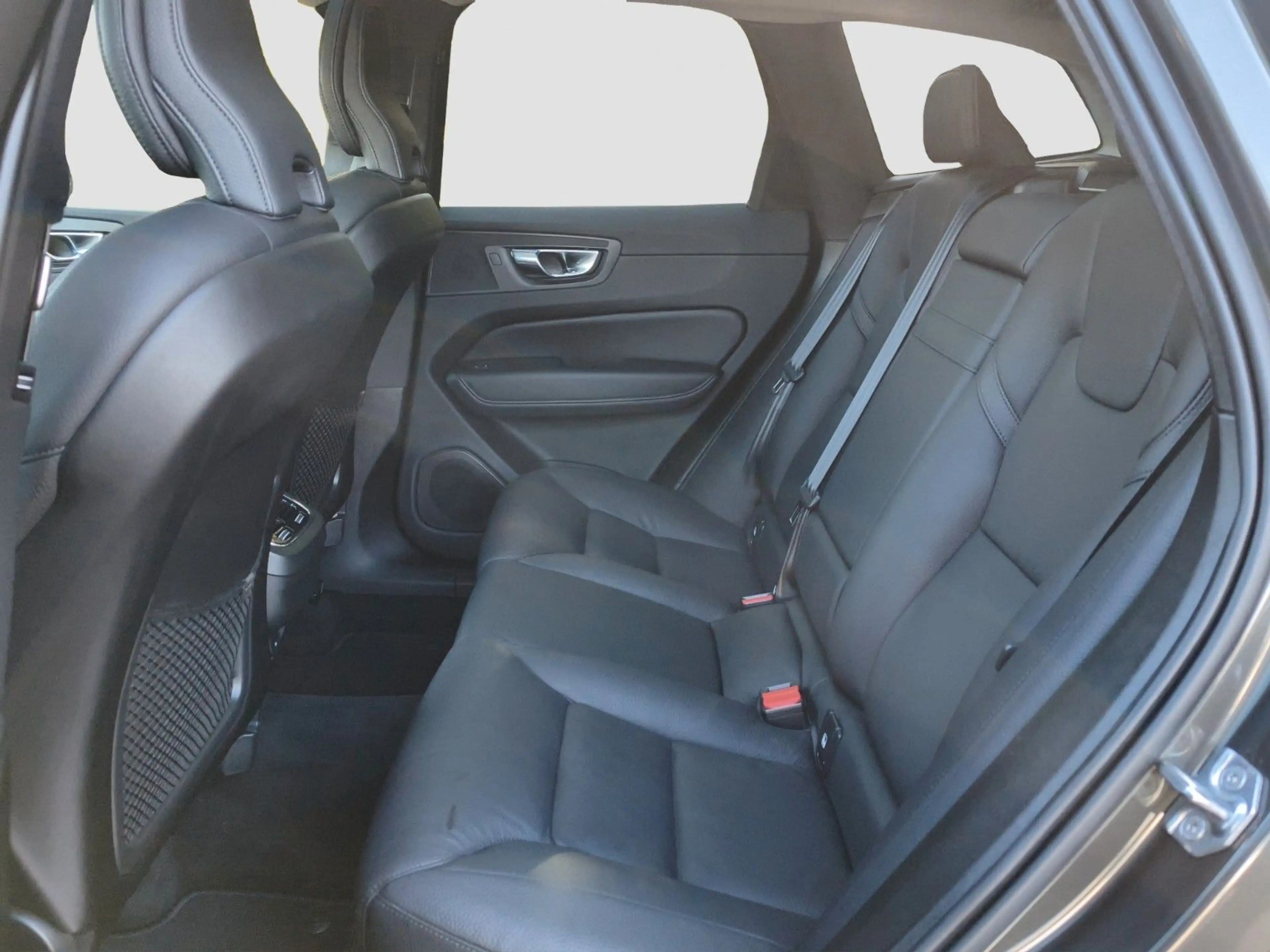 Volvo XC60 B4 Inscription AWD — photo 14