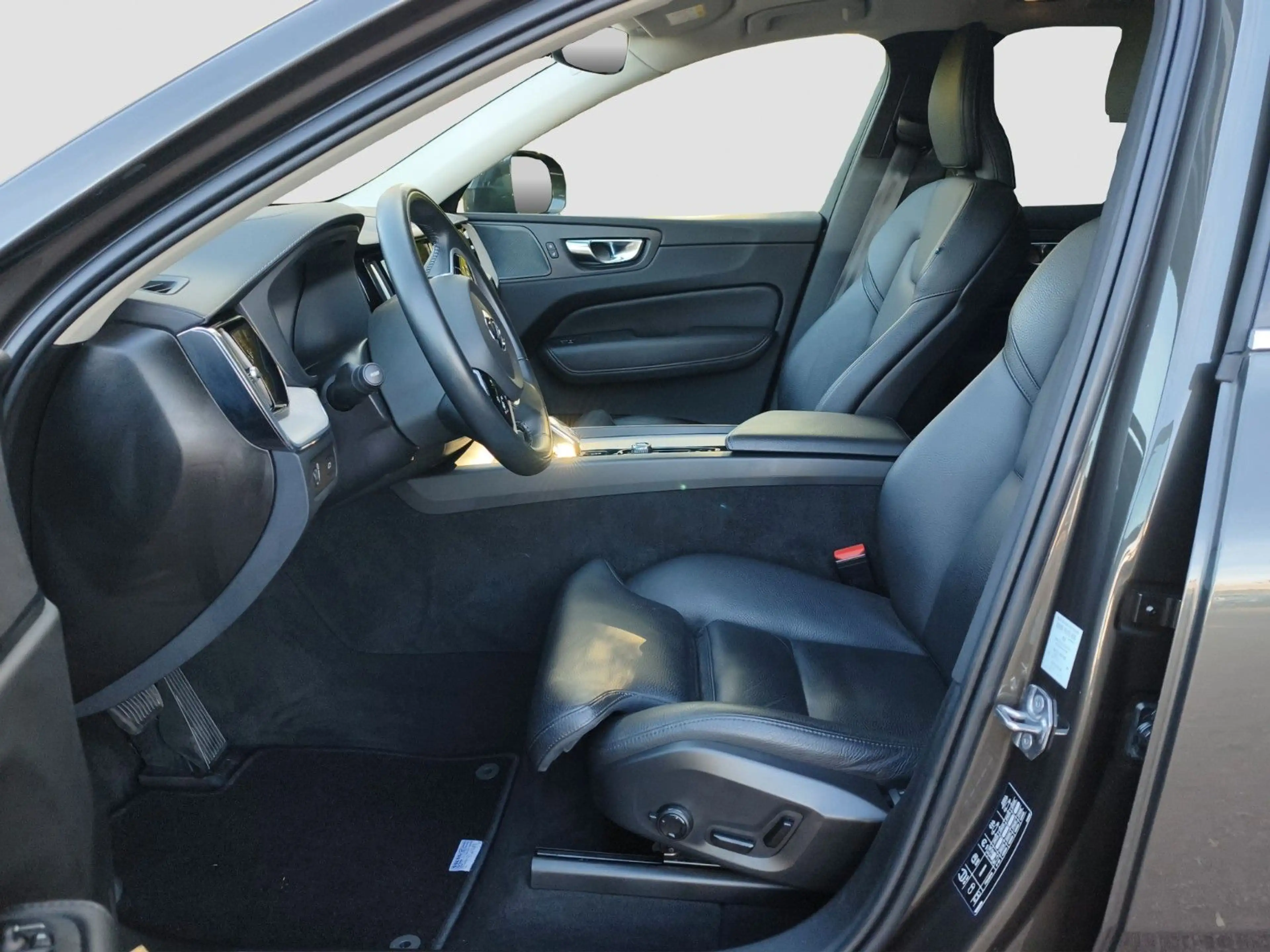 Volvo XC60 B4 Inscription AWD — photo 9