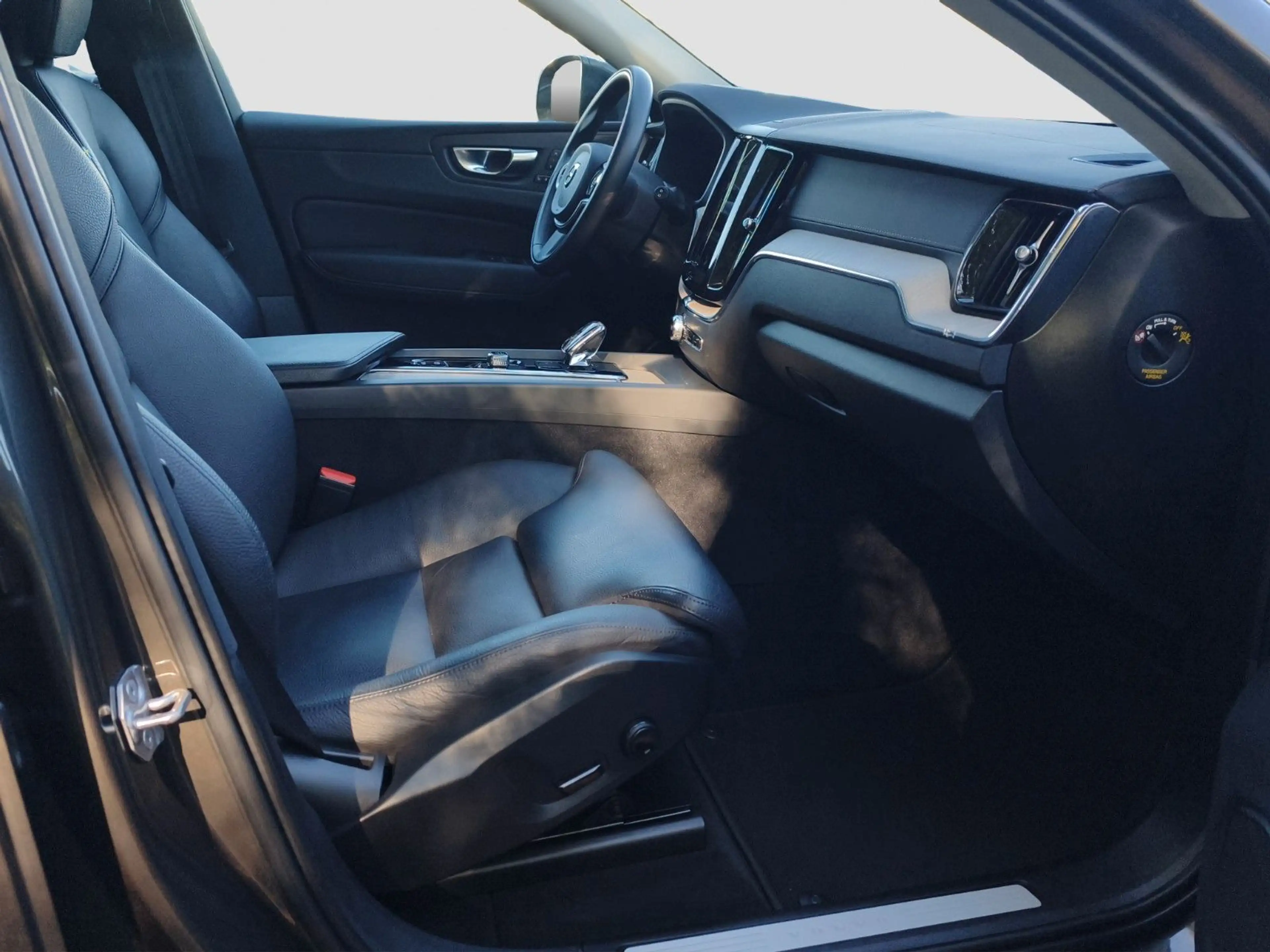 Volvo XC60 B4 Inscription AWD — photo 16