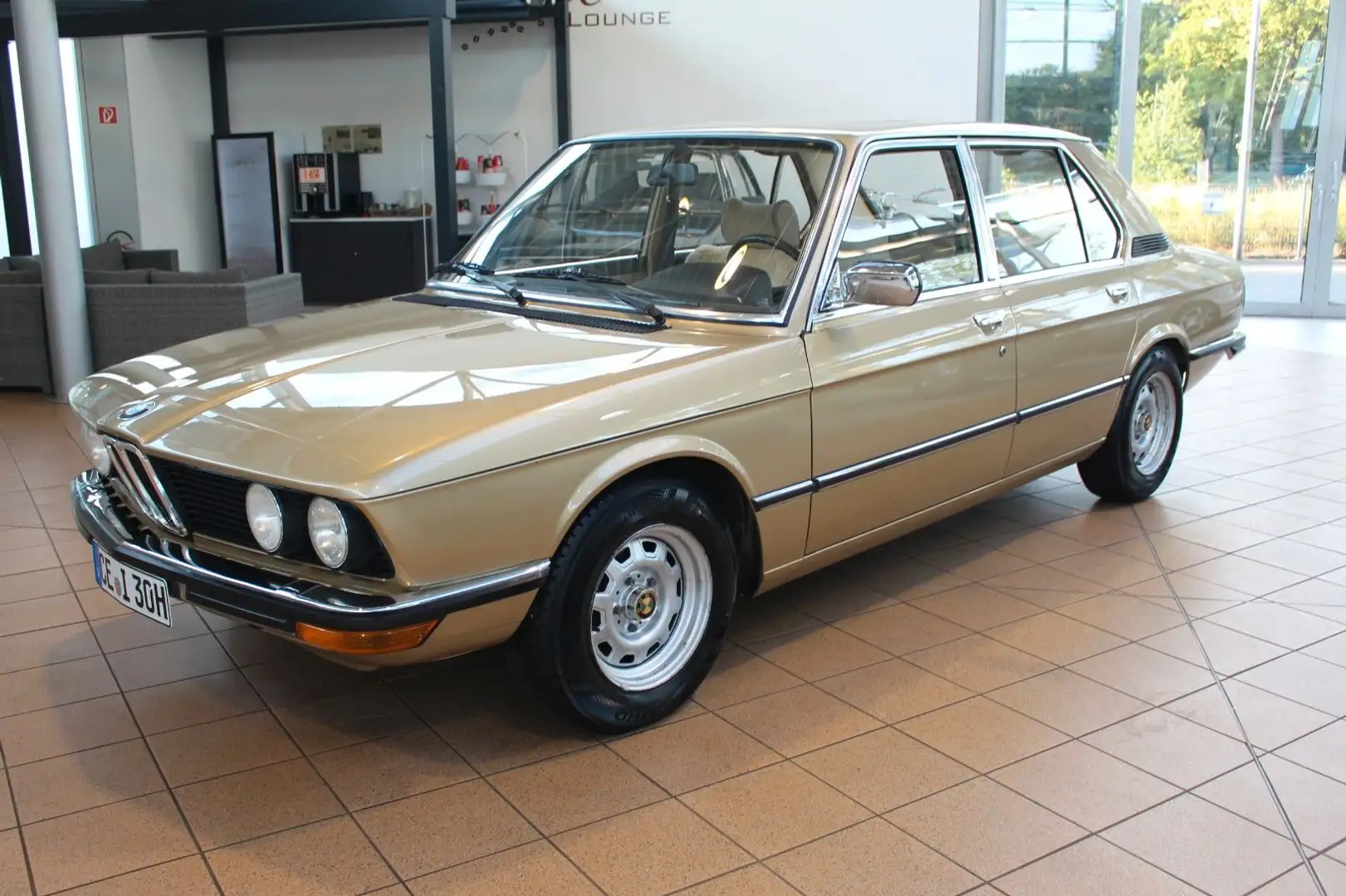 BMW 520 Beige - 2