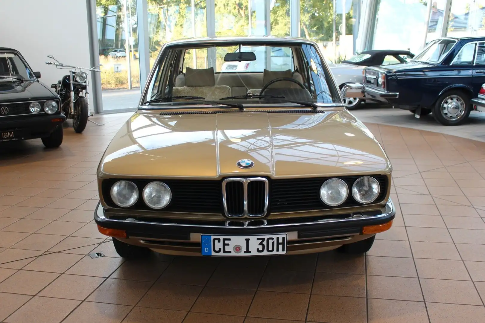 BMW 520 Beige - 1