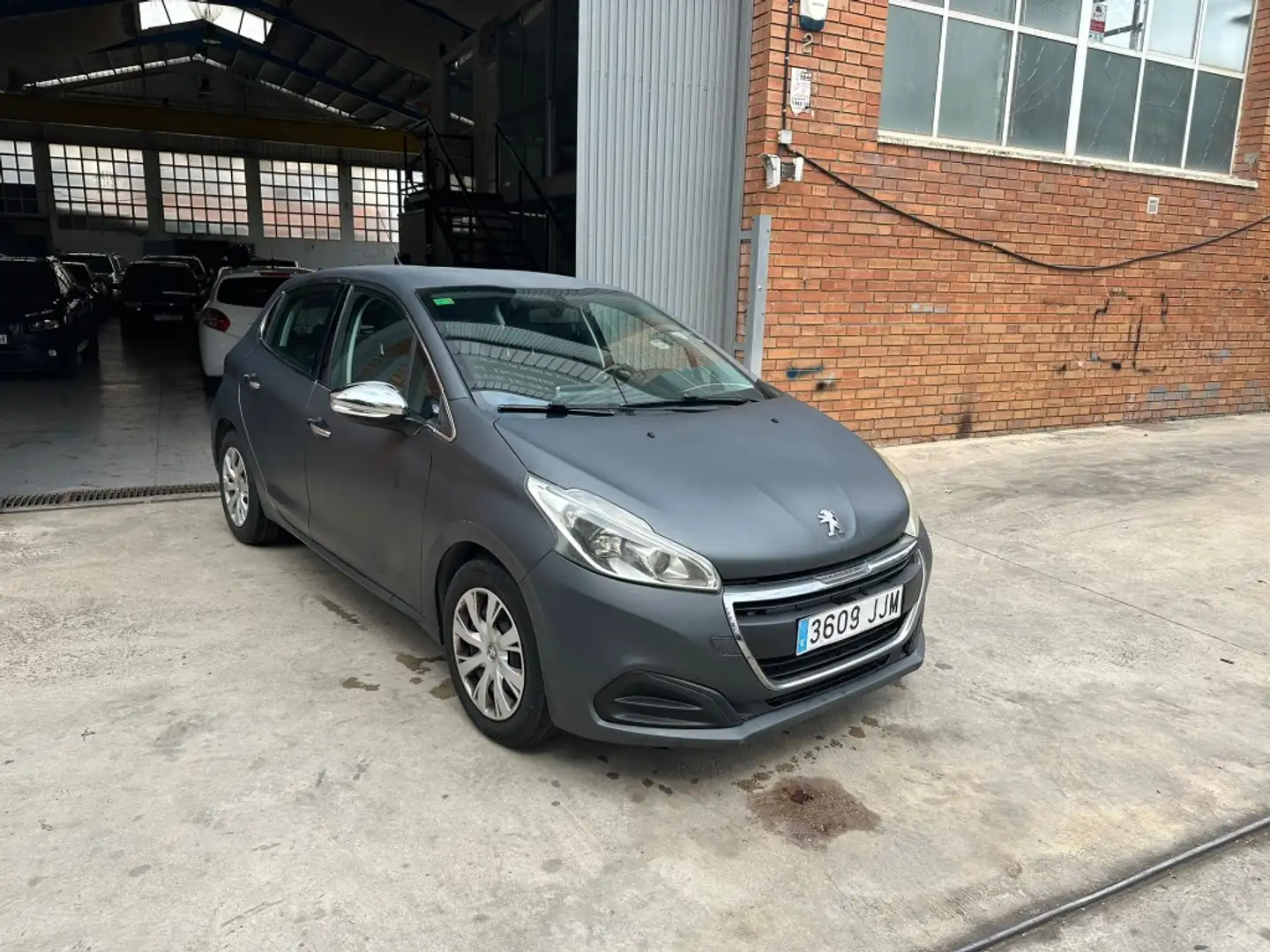 Peugeot 208 1.2 PureTech Access 82 Zwart - 1