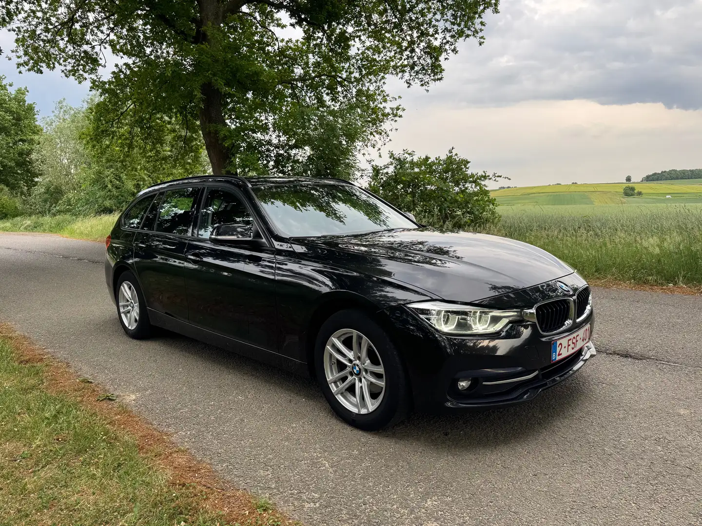 BMW 318 318d Touring Zwart - 1